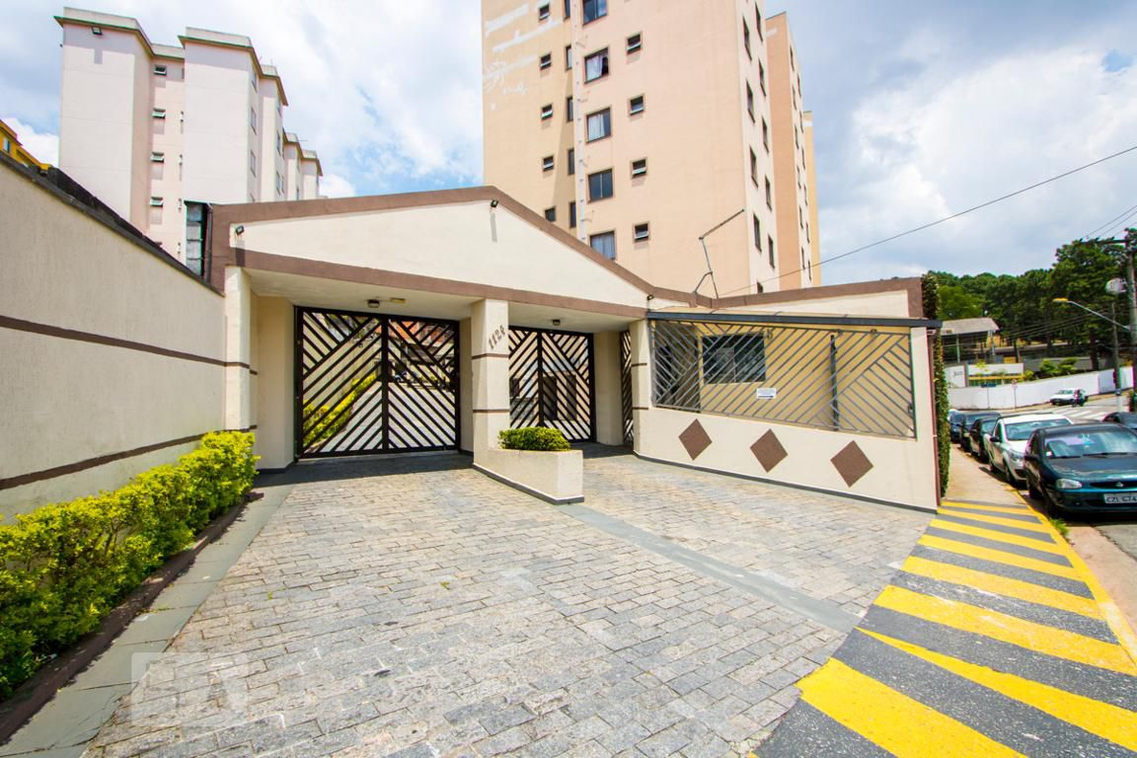 Fachada Condomínio em Rua Juquiá, 1160