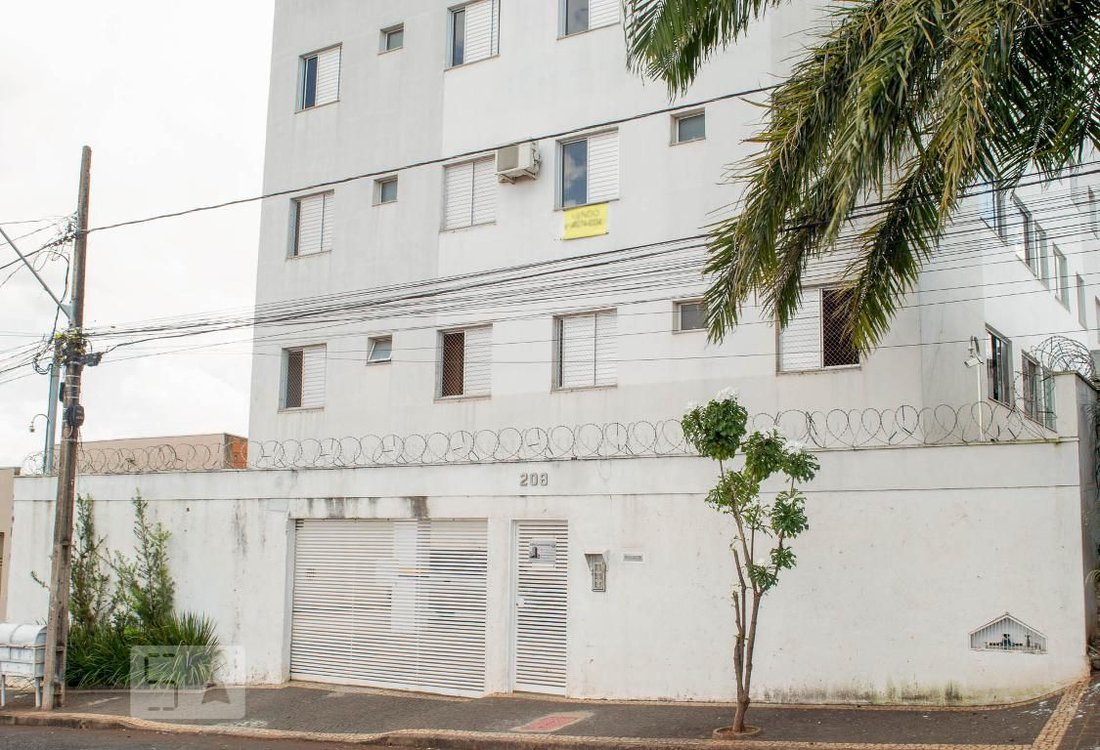 Fachada Condomínio em Rua Ônix, 92