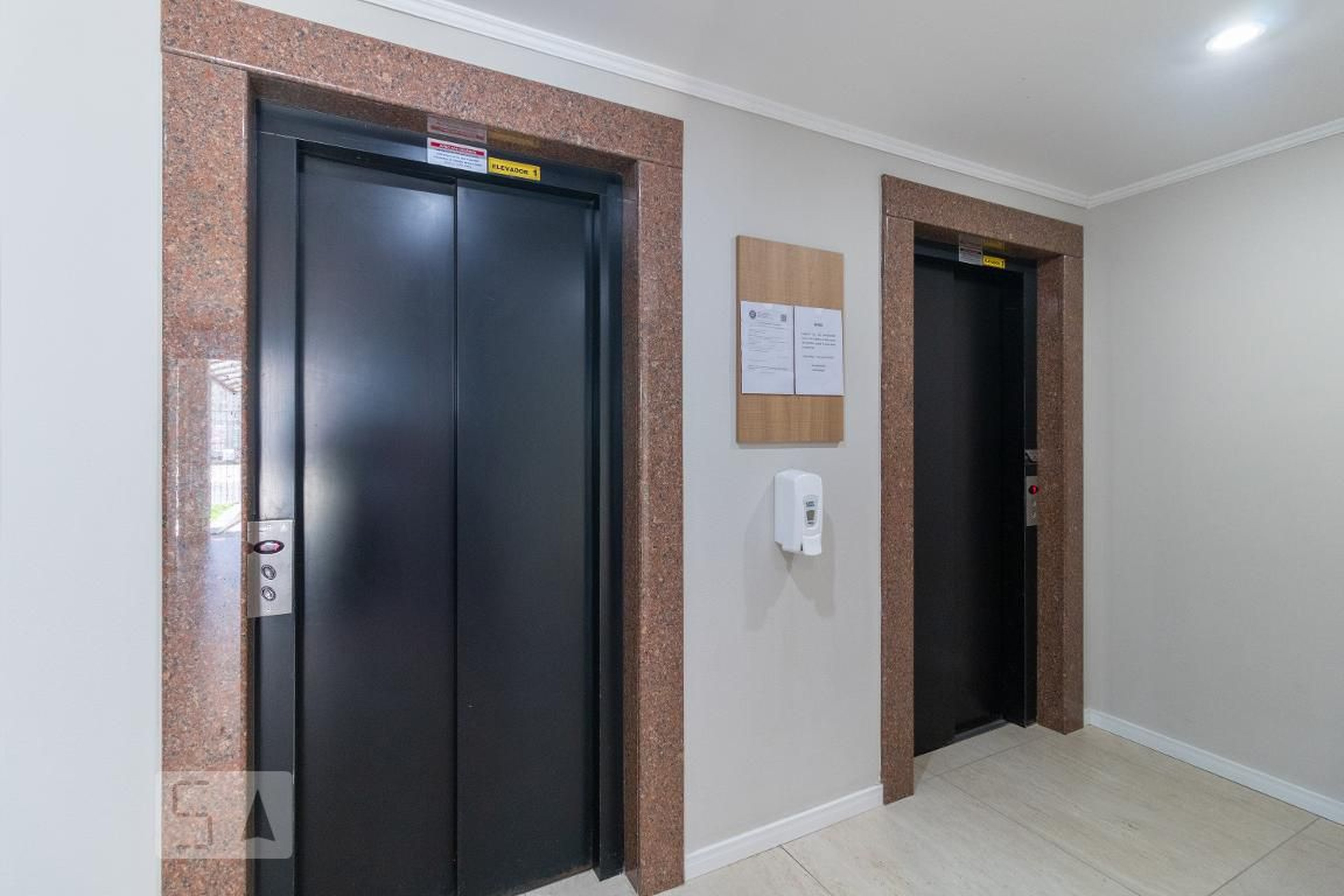 Elevador - Edifício Gomes Jardim