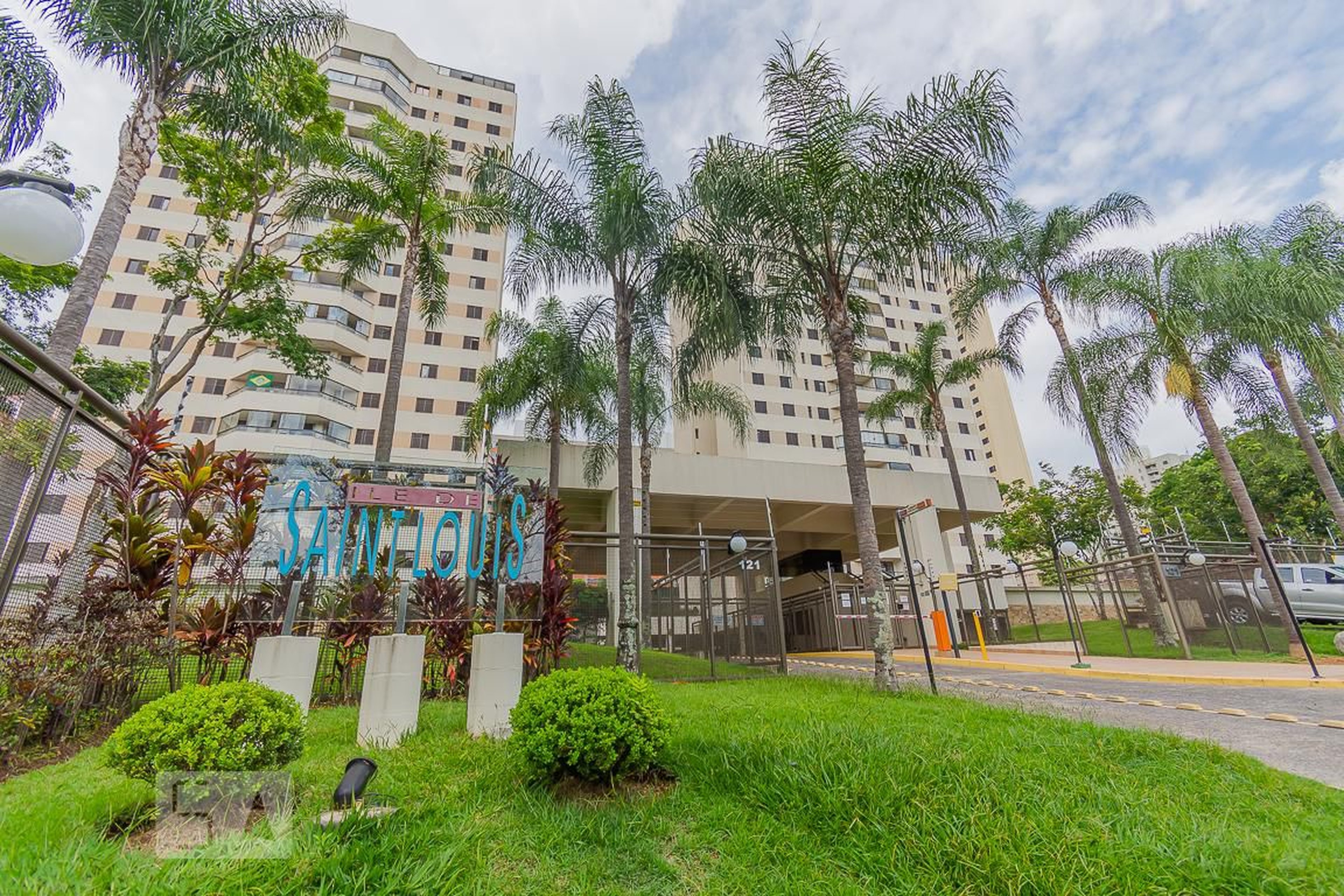 Fachada do Condomínio Condomínio Ille de Saint Louis