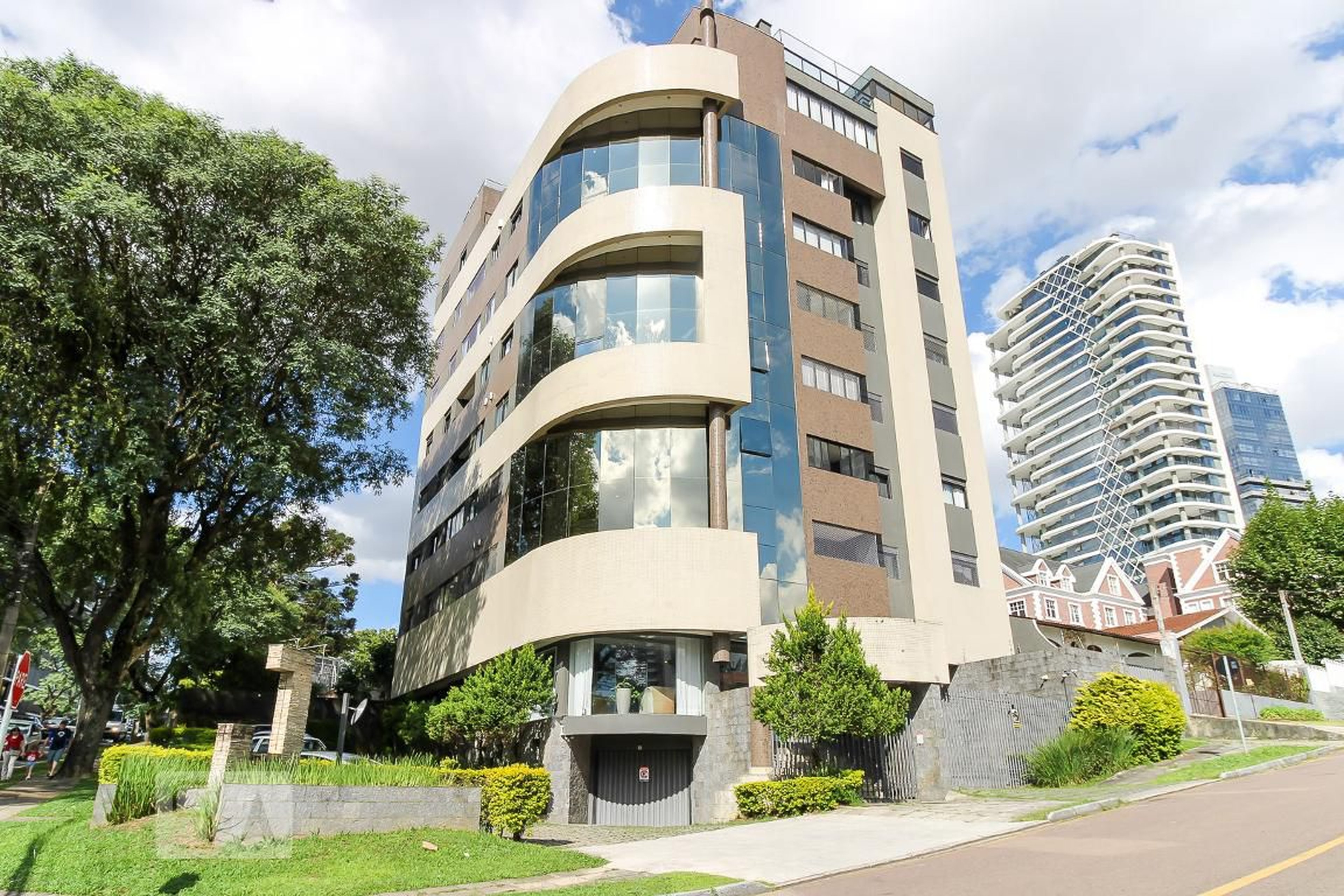 Fachada Condomínio em Rua Hildebrando Cordeiro, 70