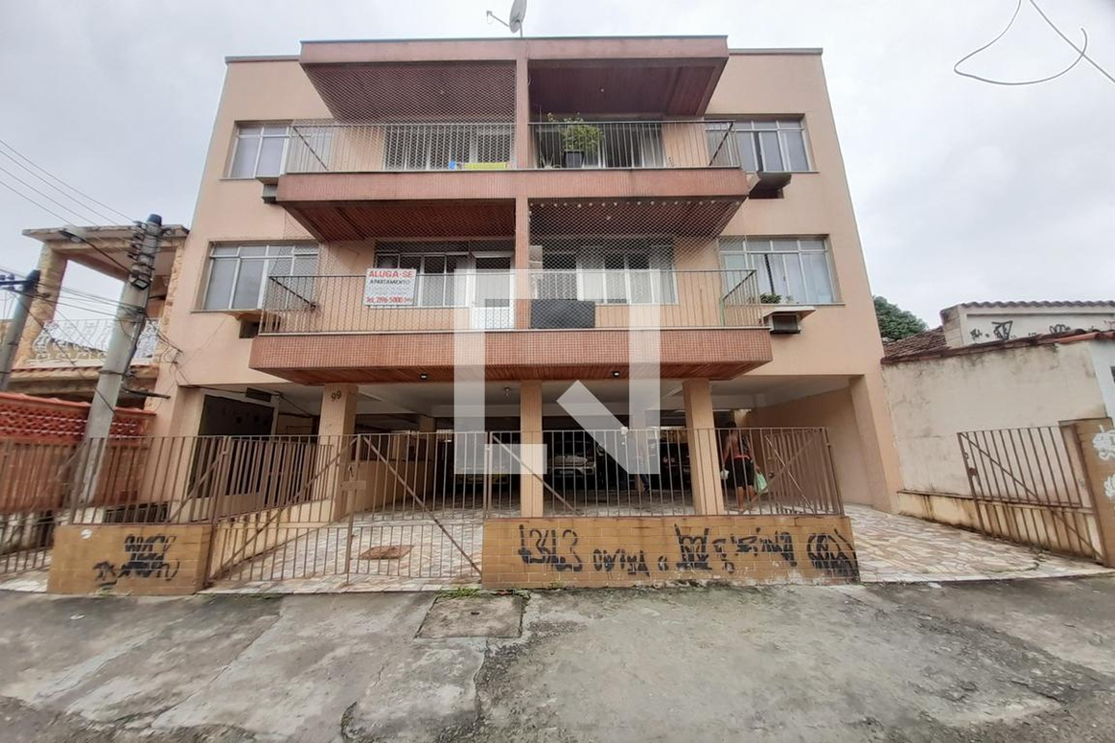 Fachada Condomínio em Rua Caminho do Mateus, 99