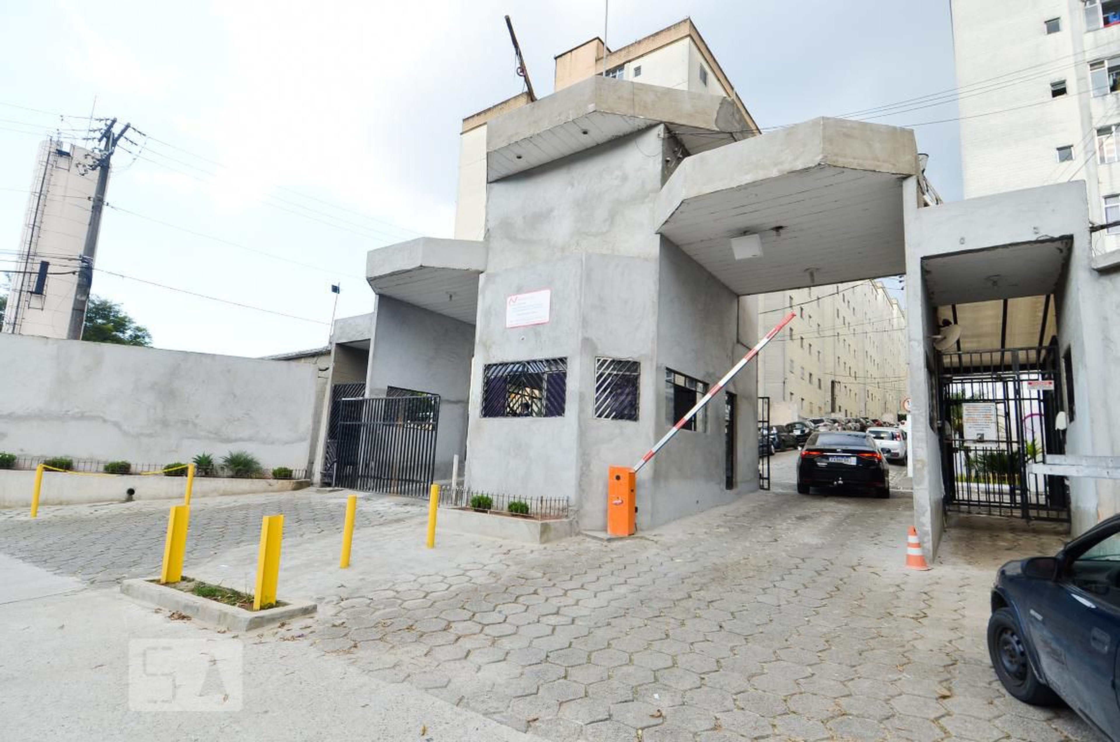 Fachada do Condomínio Condomínio Flavia Fernanda