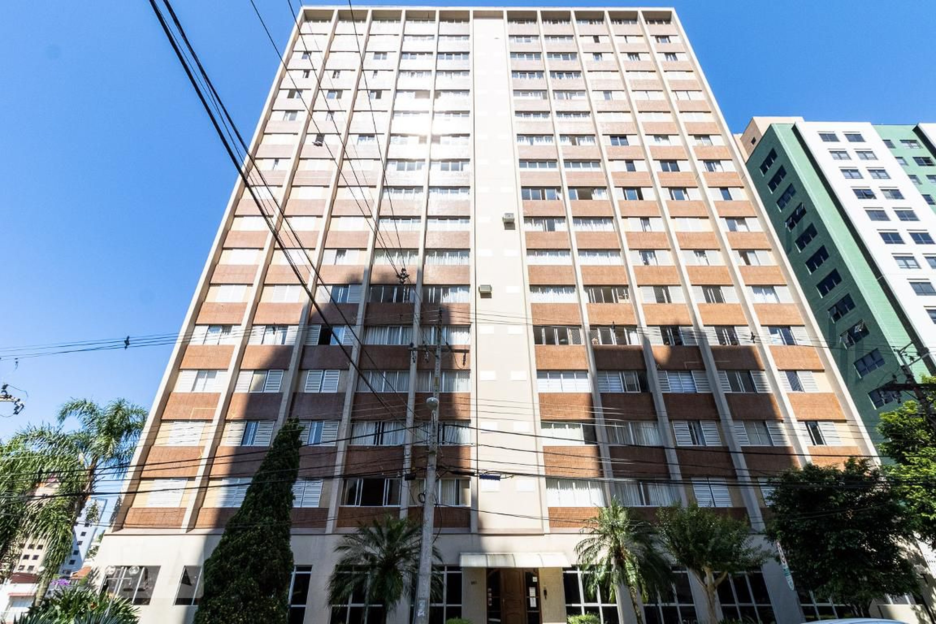 Fachada Condomínio em Rua General Aristides Athayde Júnior, 561