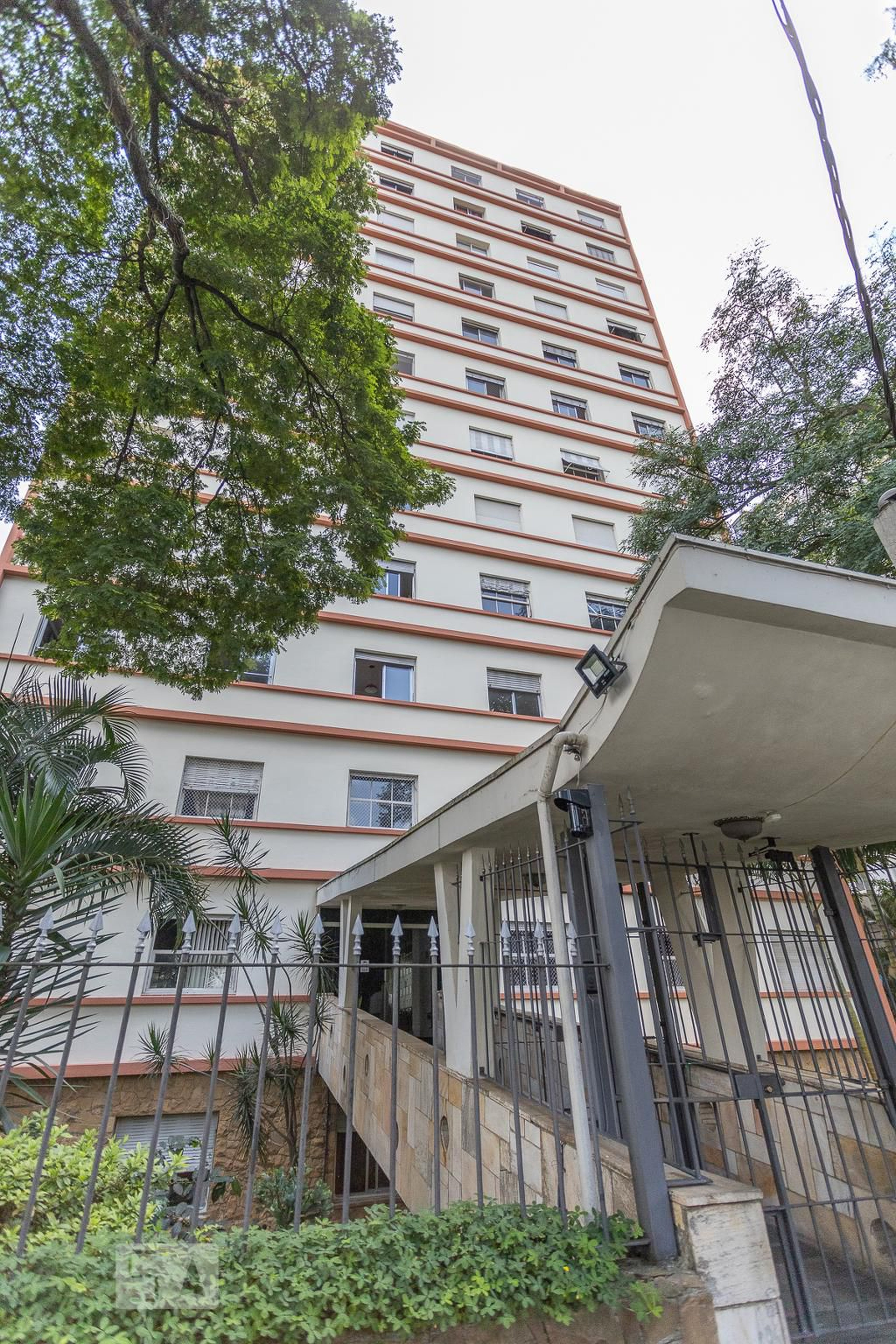 Fachada Condomínio em Rua Vargem do Cedro, 244