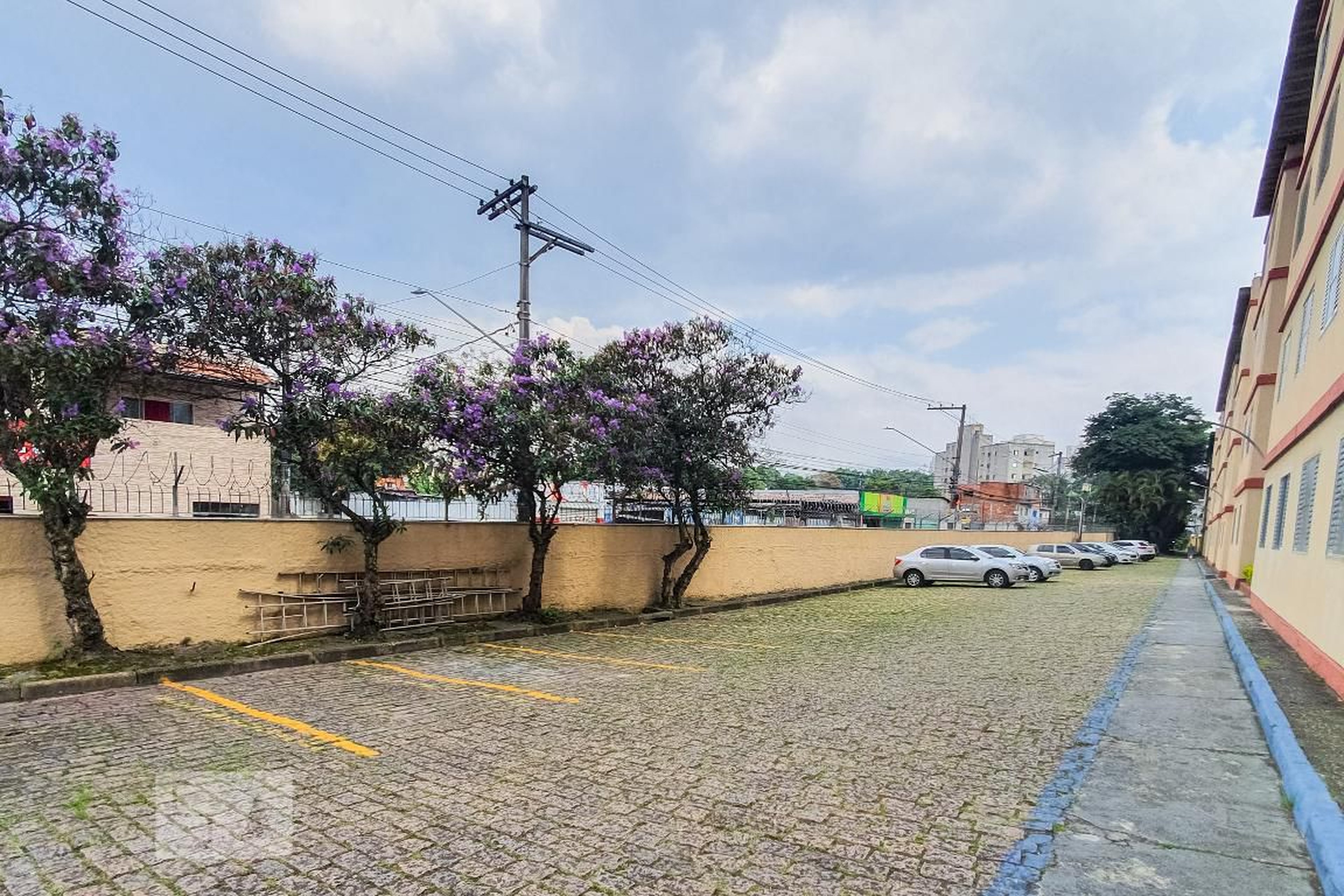 Estacionamento - Santa Emília