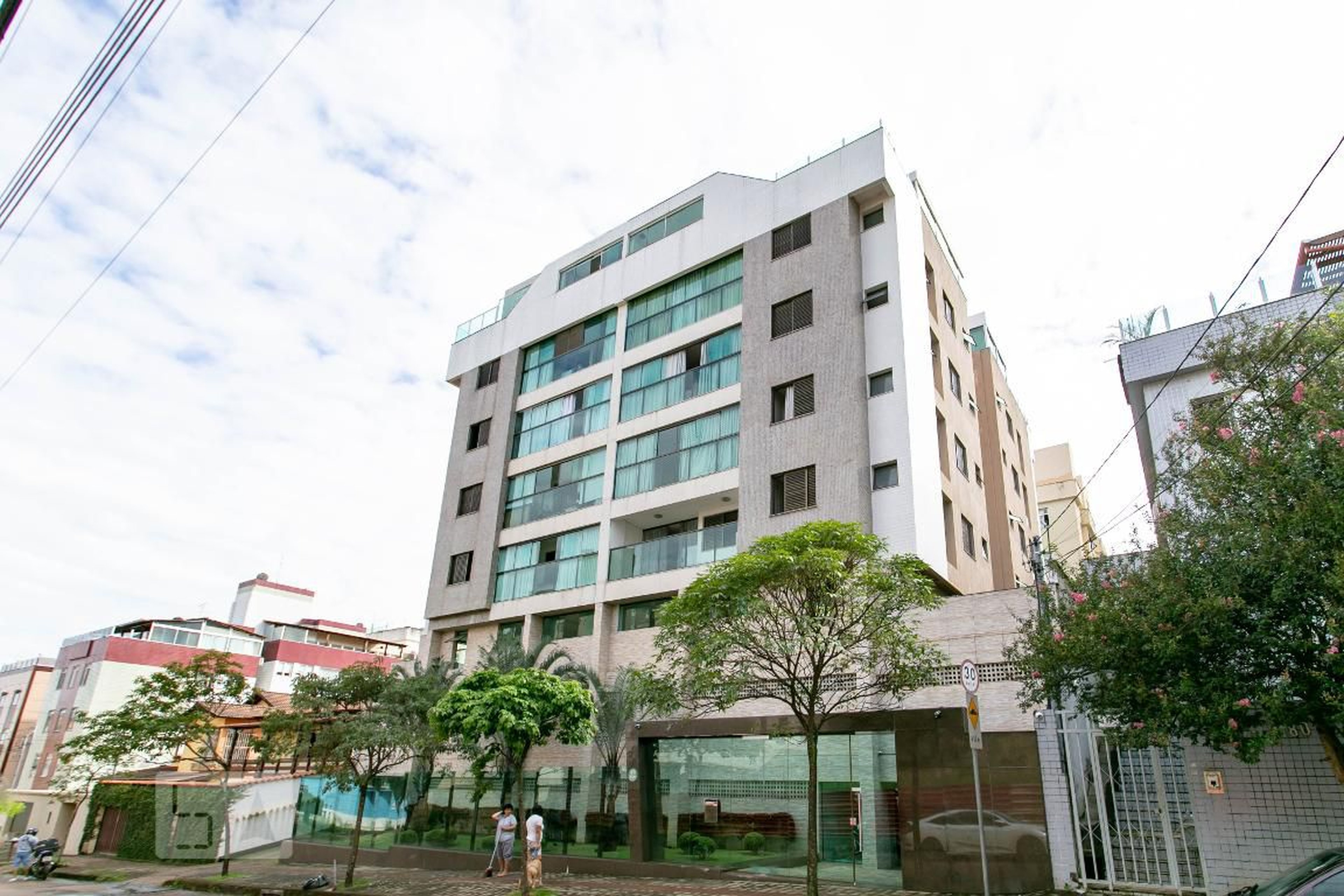 Fachada Condomínio em Rua Doutor Sylvio Menicucci, 194