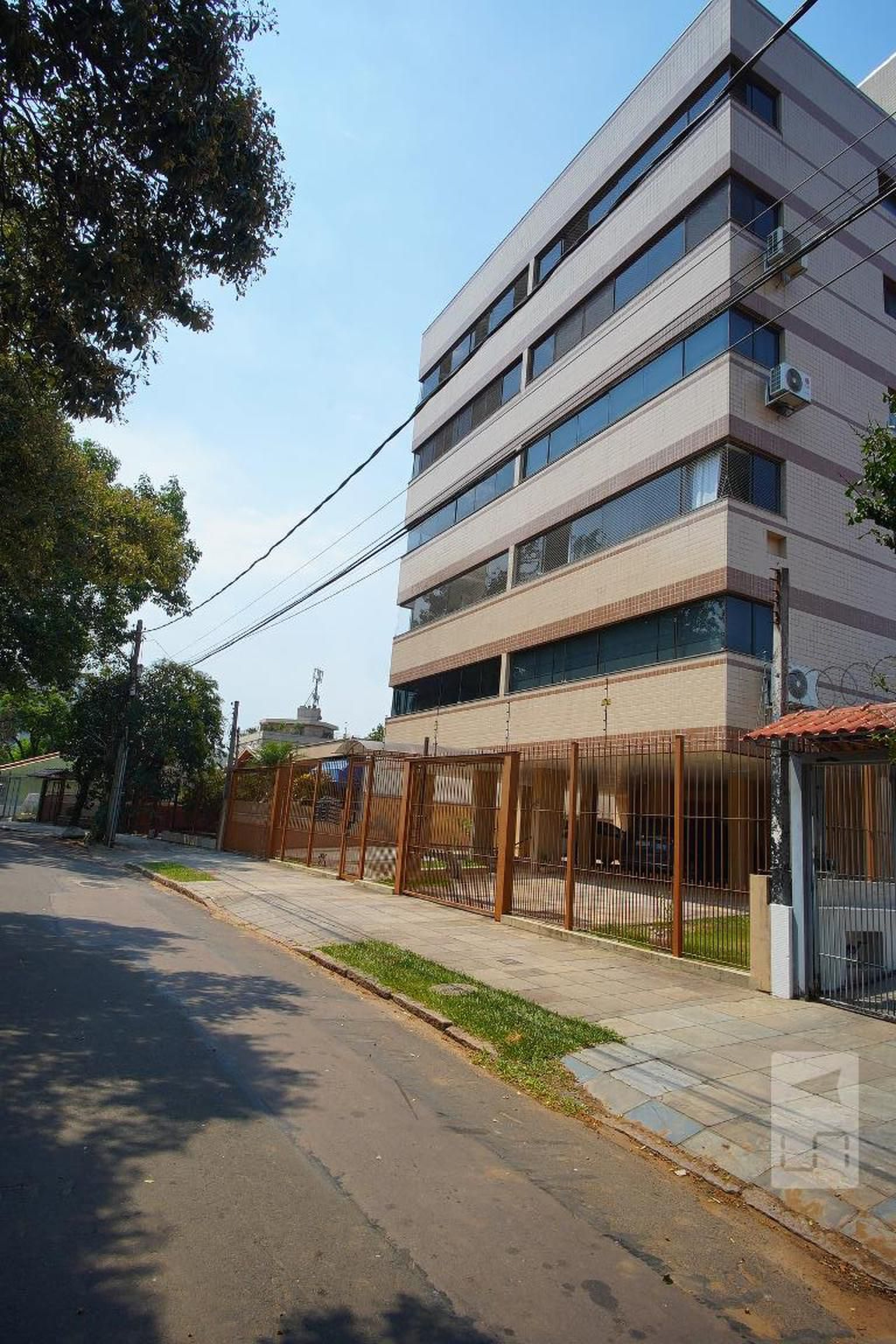 Fachada Residencial da Praça