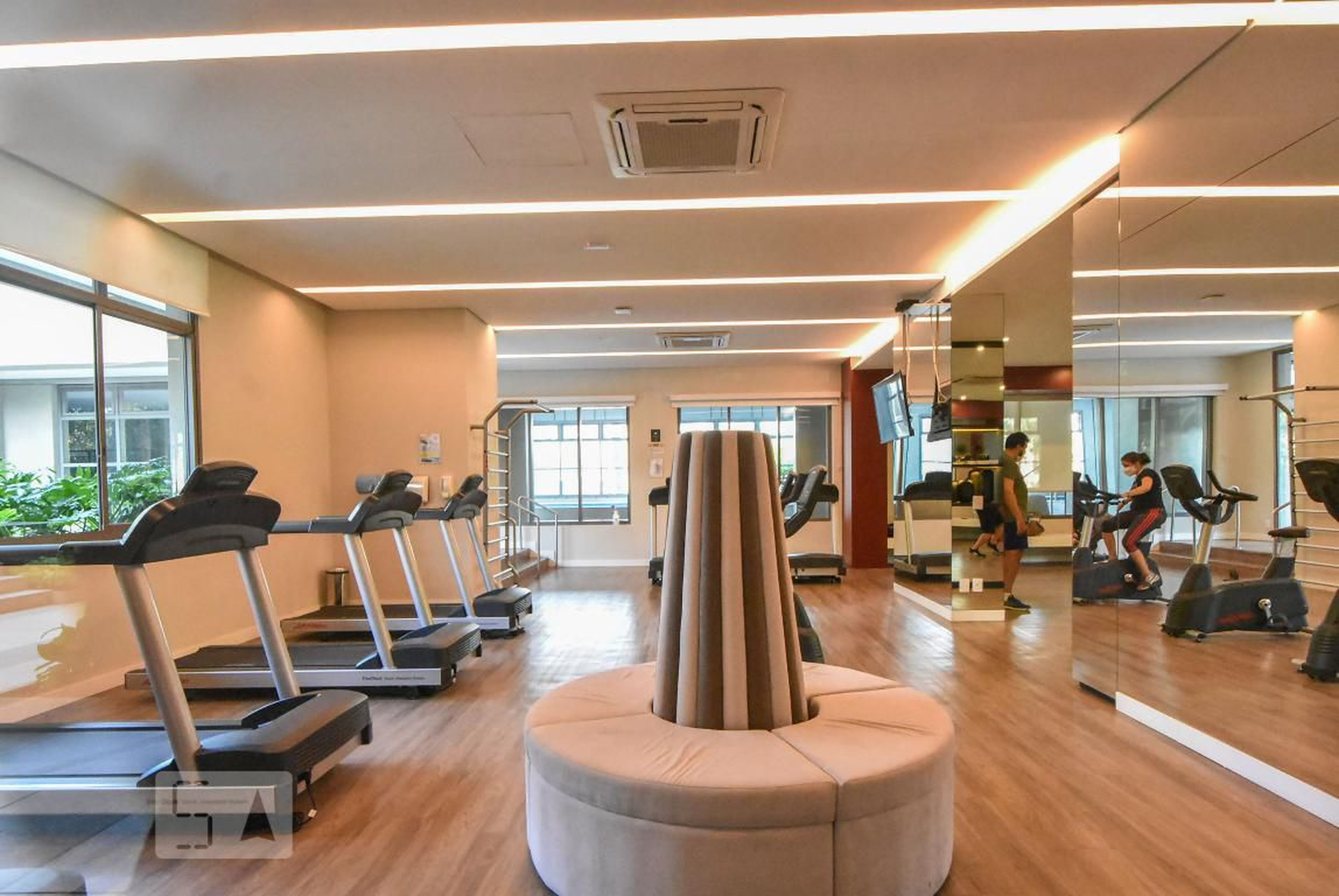 Academia - West Side