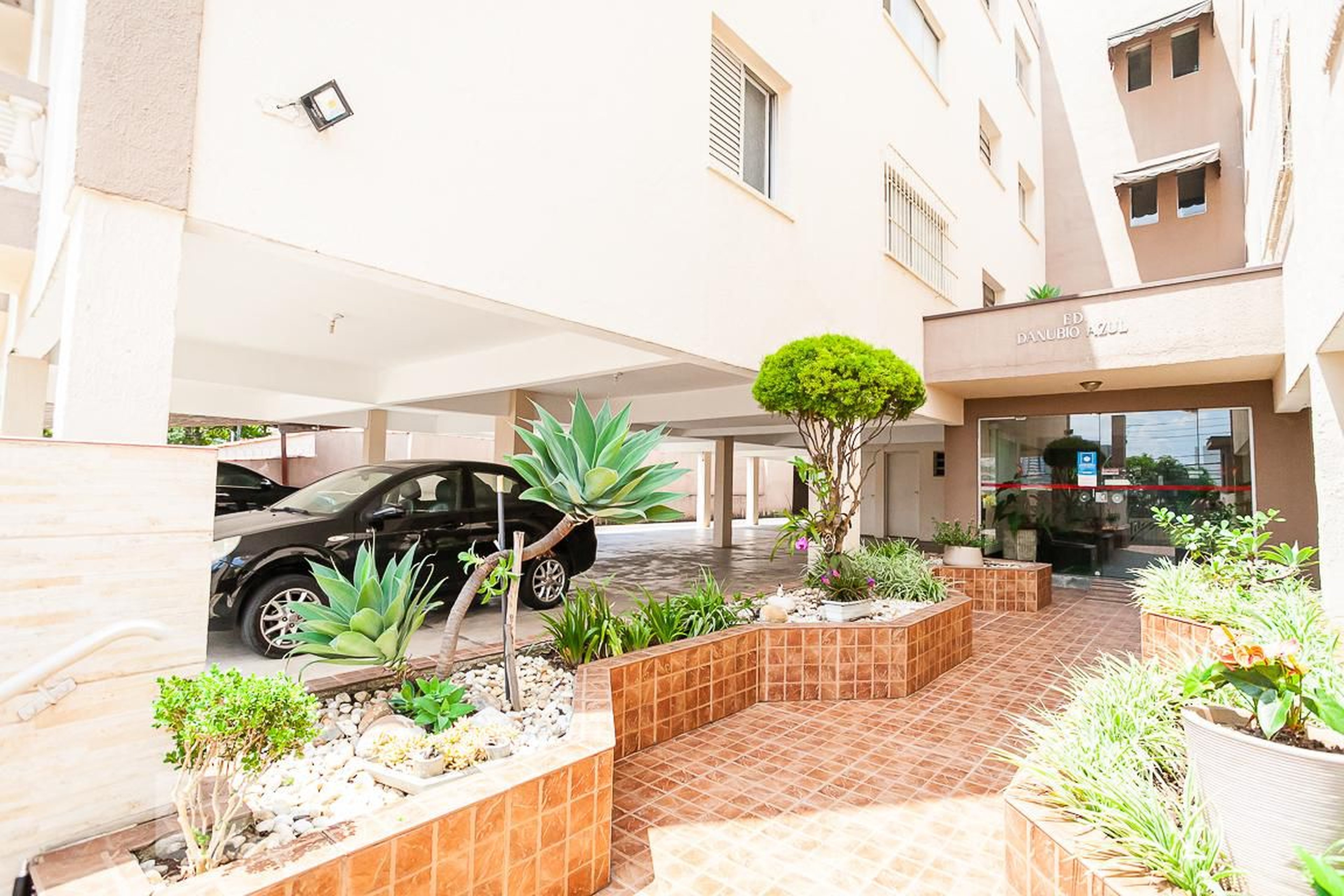 Entrada do Prédio - Edifício Danúbio Azul