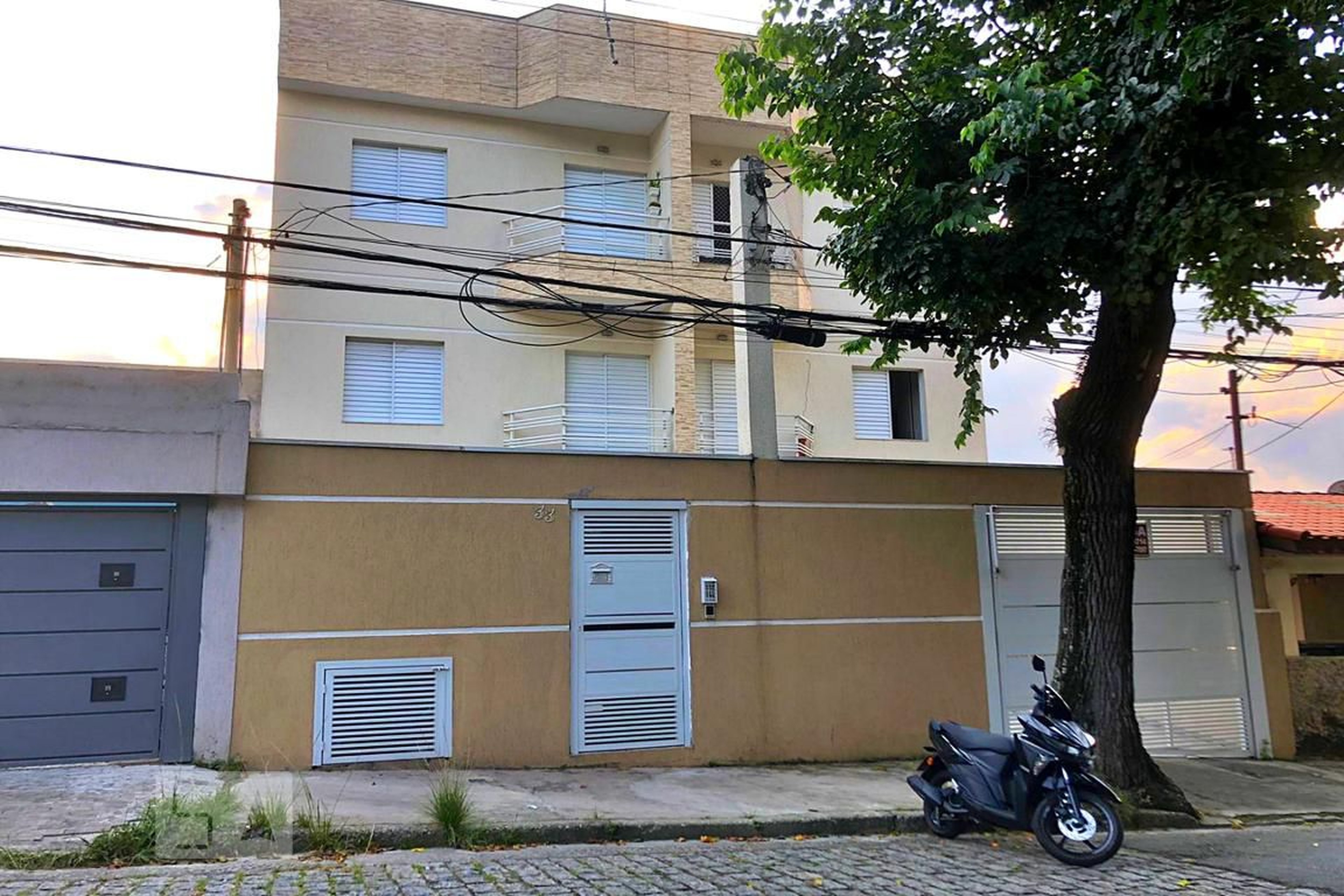 Fachada Condomínio em Rua Maria Antônieta, 33