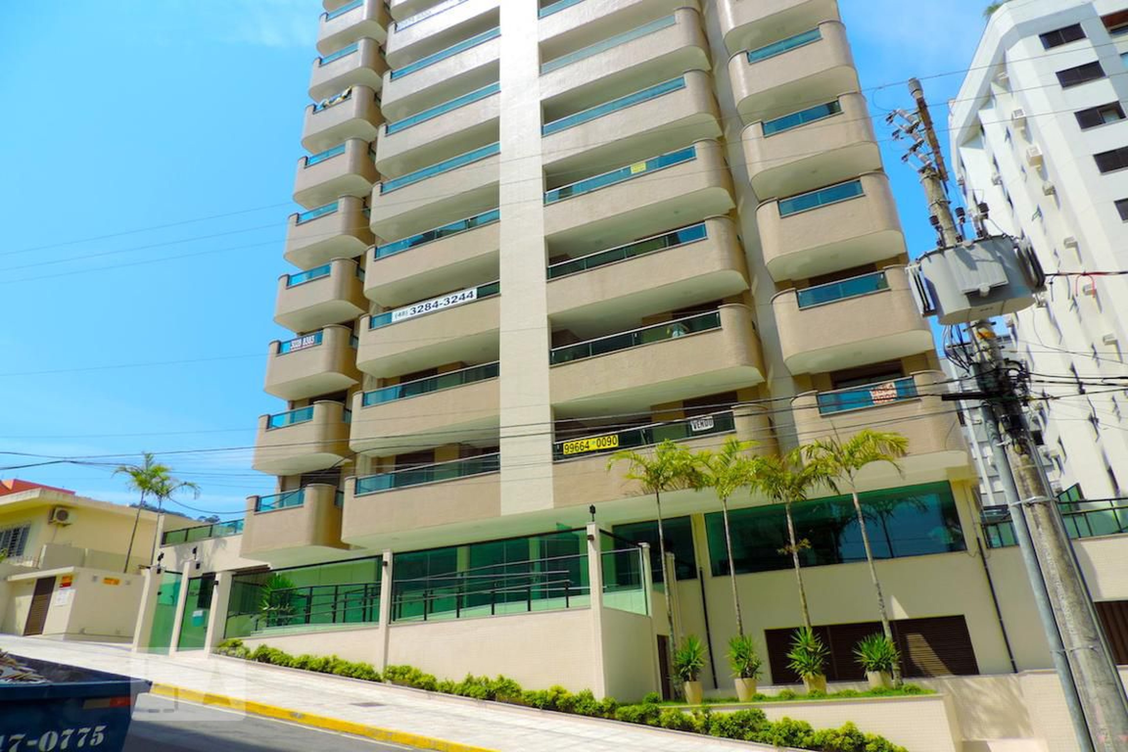 Fachada Condomínio em Rua João Carvalho, 116