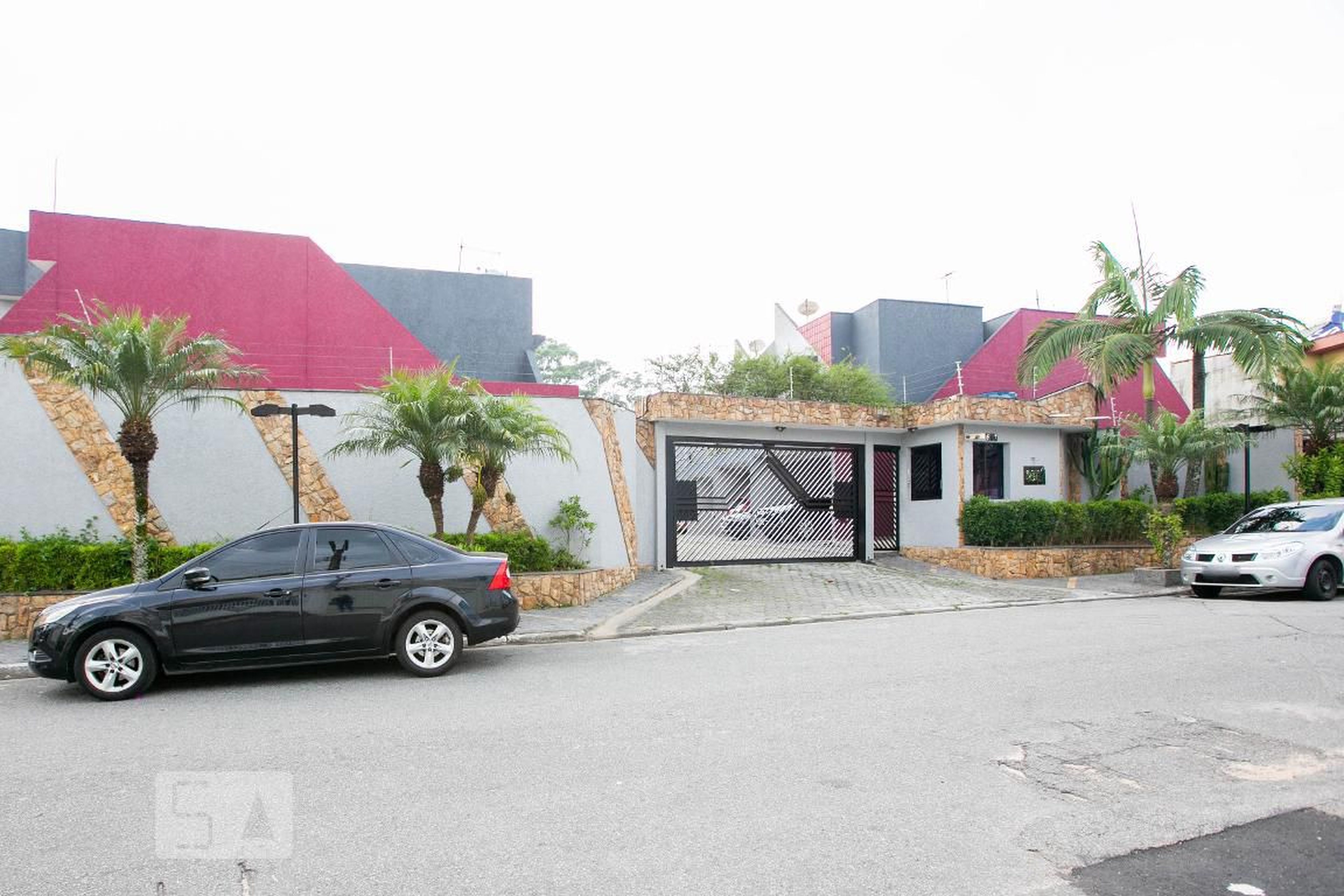 Fachada do Condomínio Condomínio em Rua Veríssimo da Silva, 655