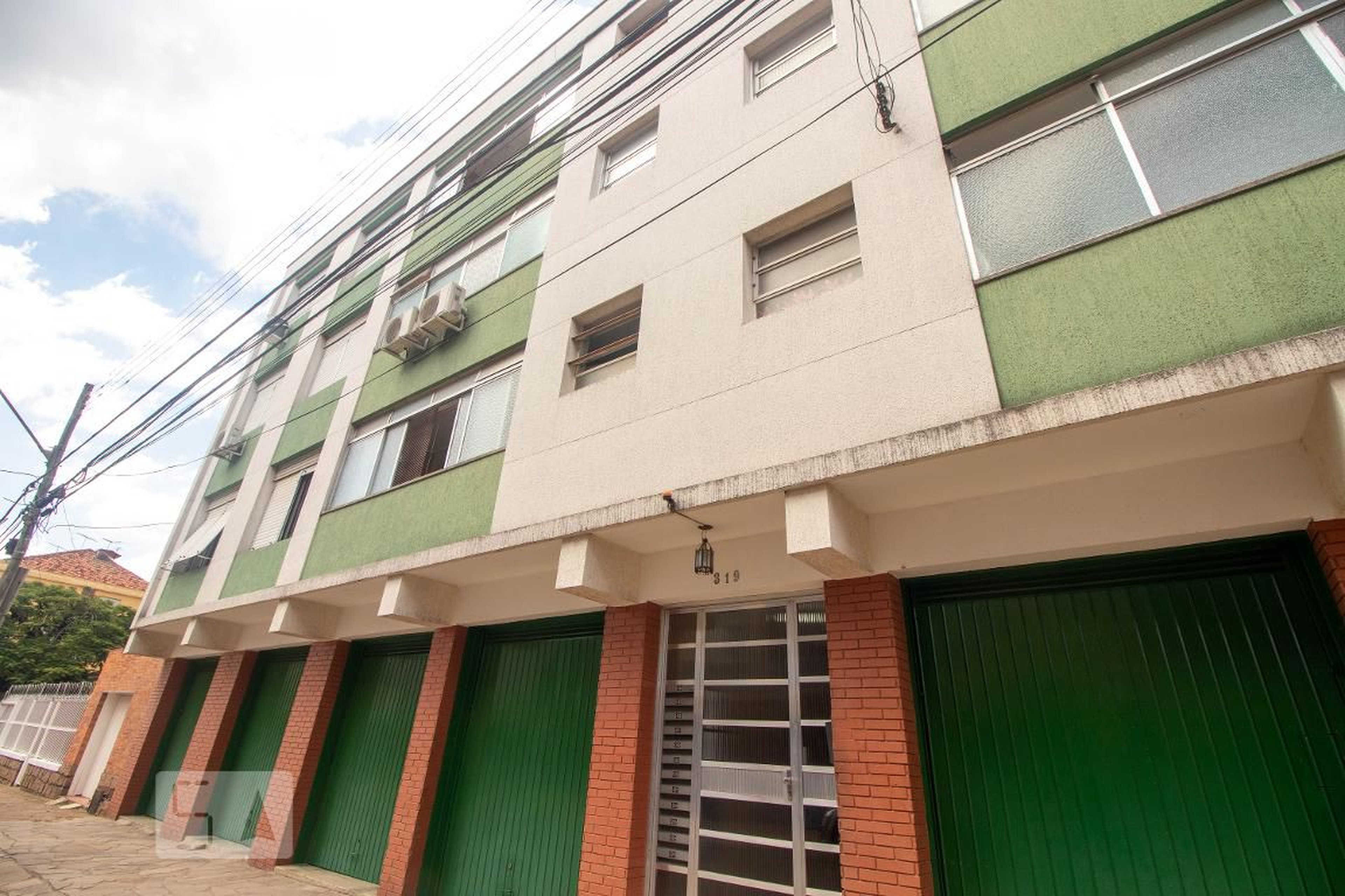 Fachada Condomínio em Rua Cristóvão Pereira, 319