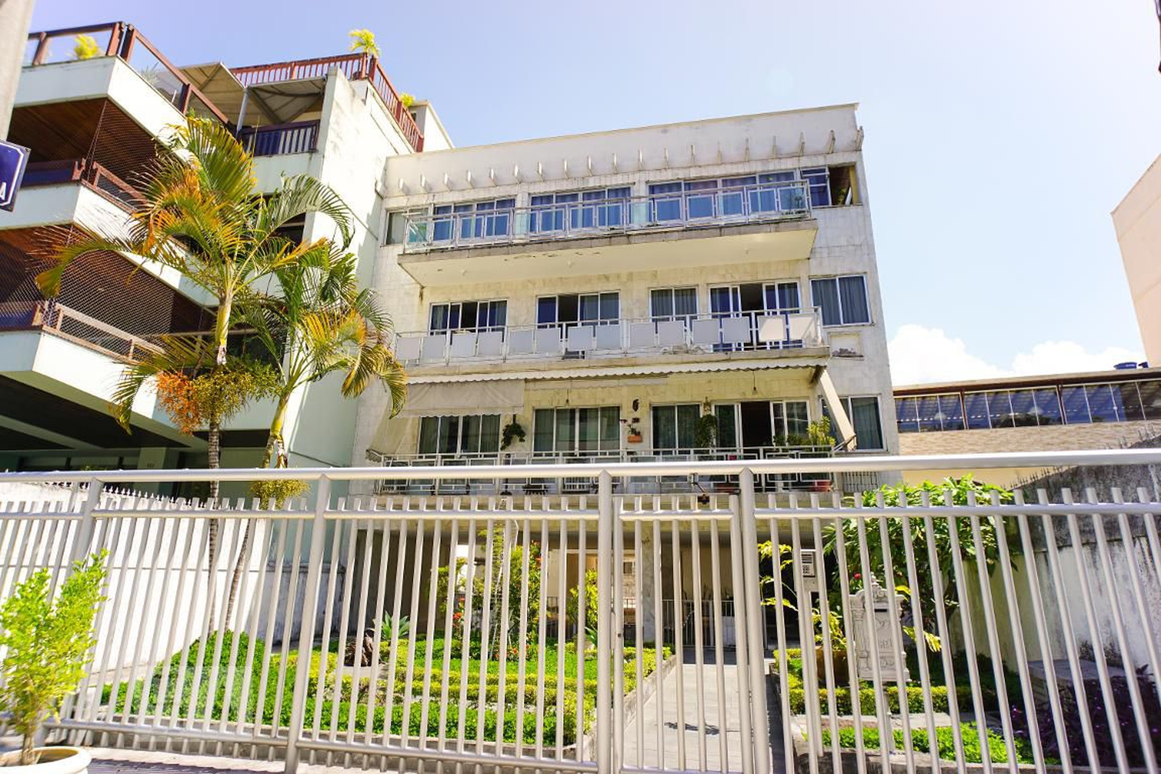 Fachada Condomínio em Avenida General Guedes da Fontoura, 914