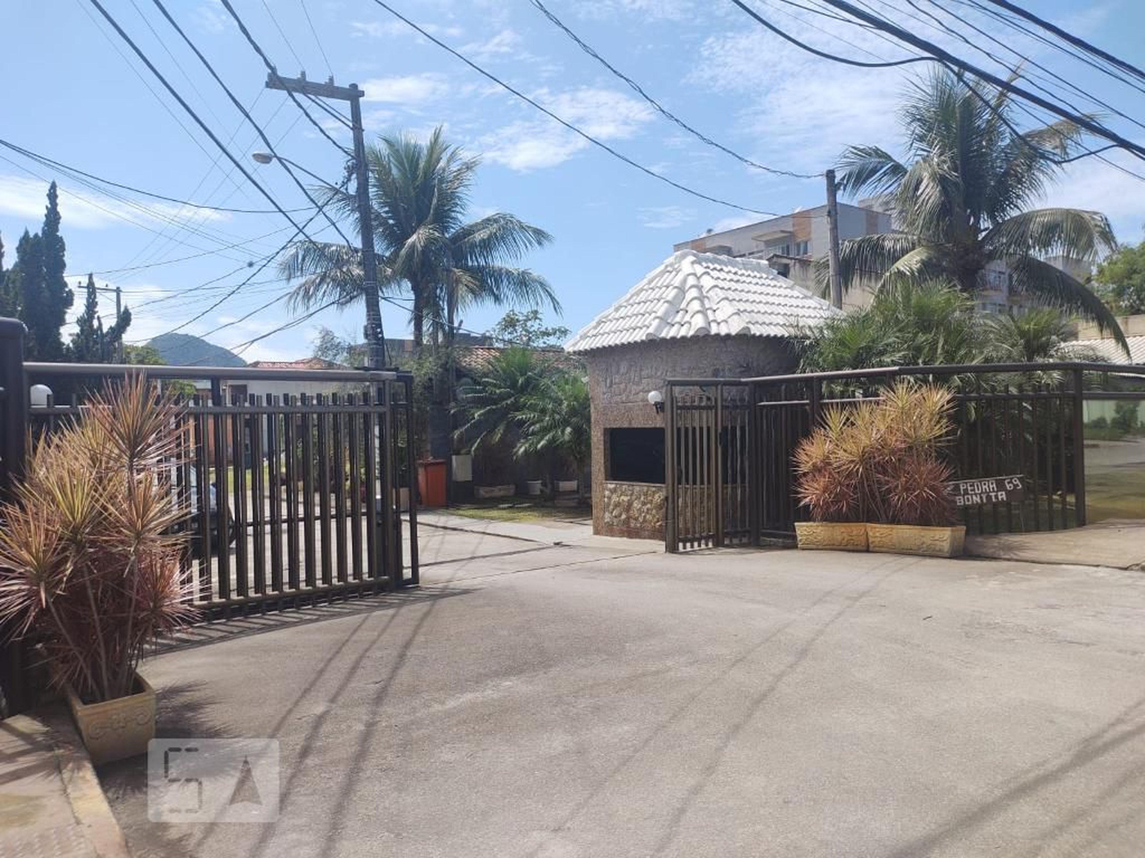 Fachada do Condomínio Condomínio Pedra Bonita