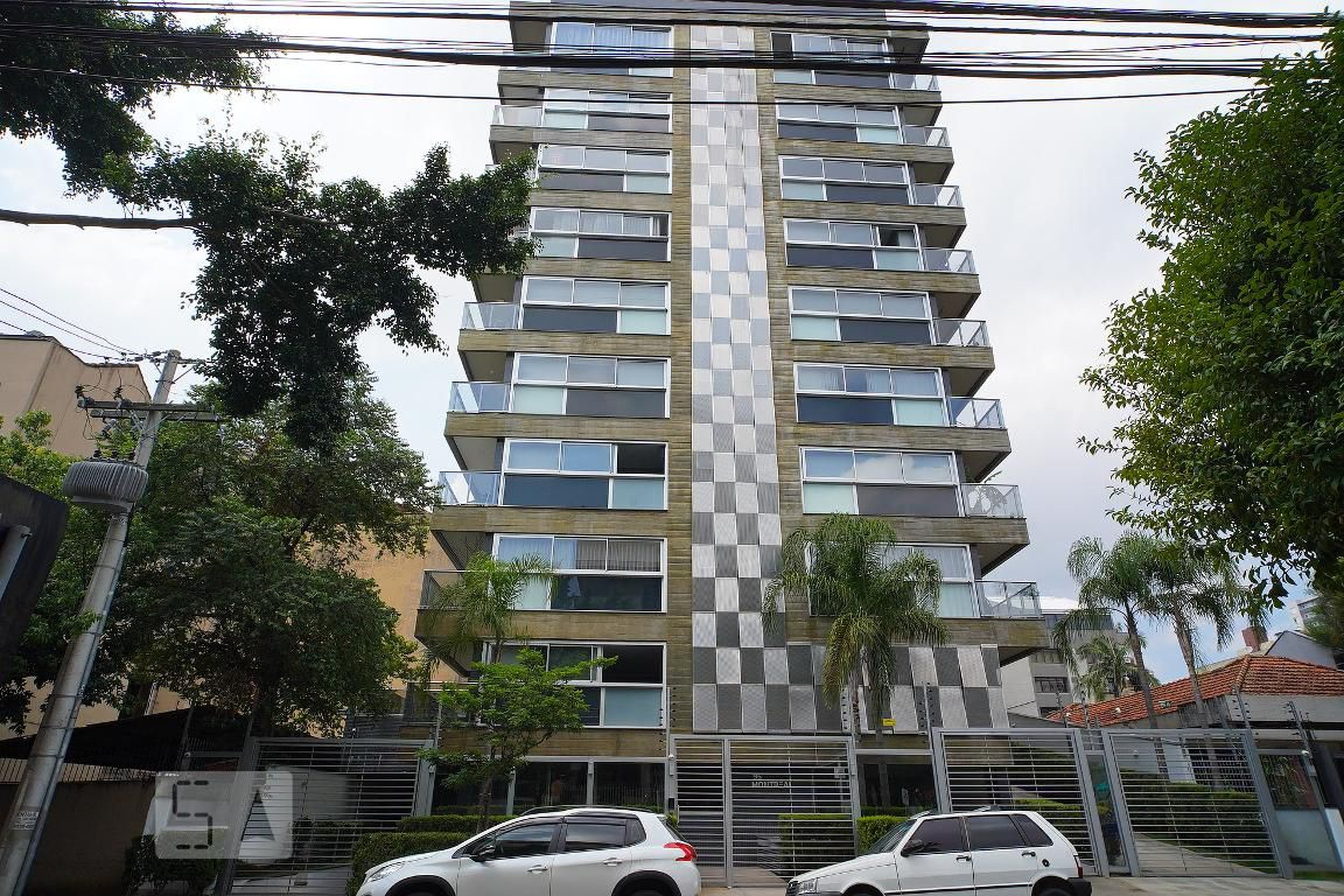 Fachada do Condomínio Condomínio Montreal