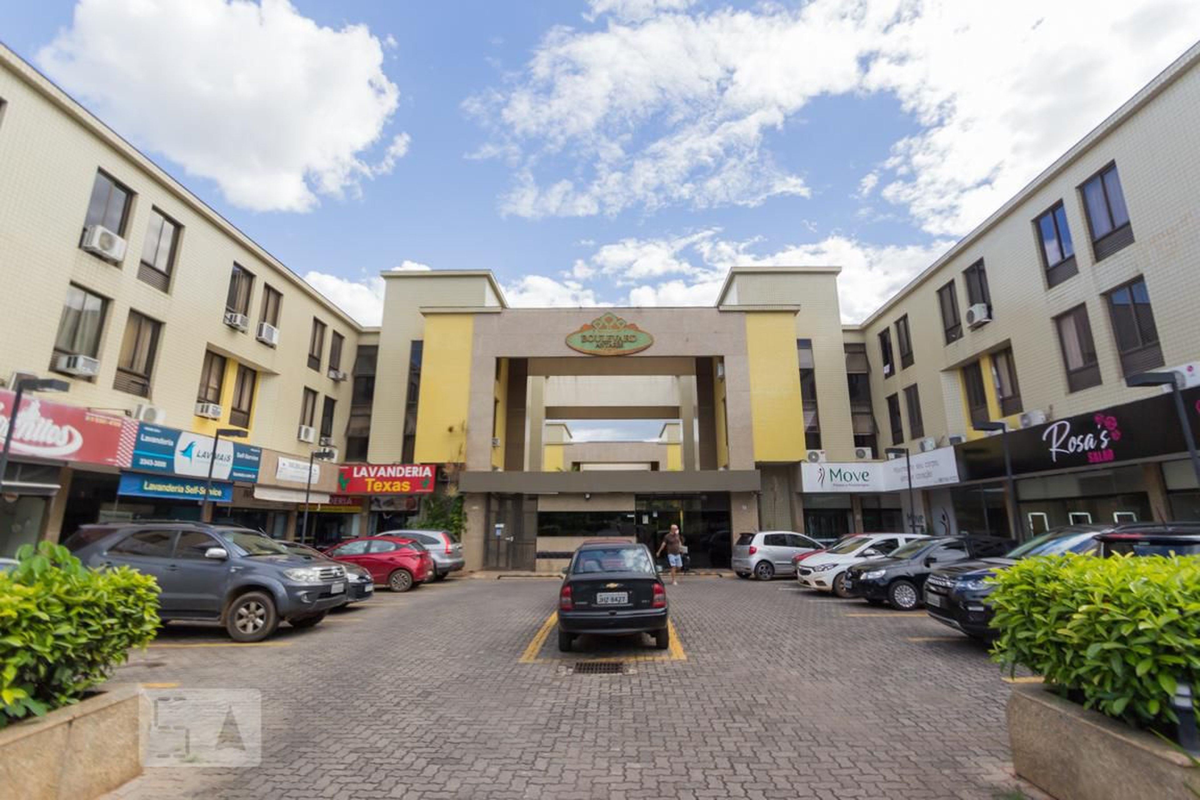 Fachada Condomínio em QMSW 5, 1