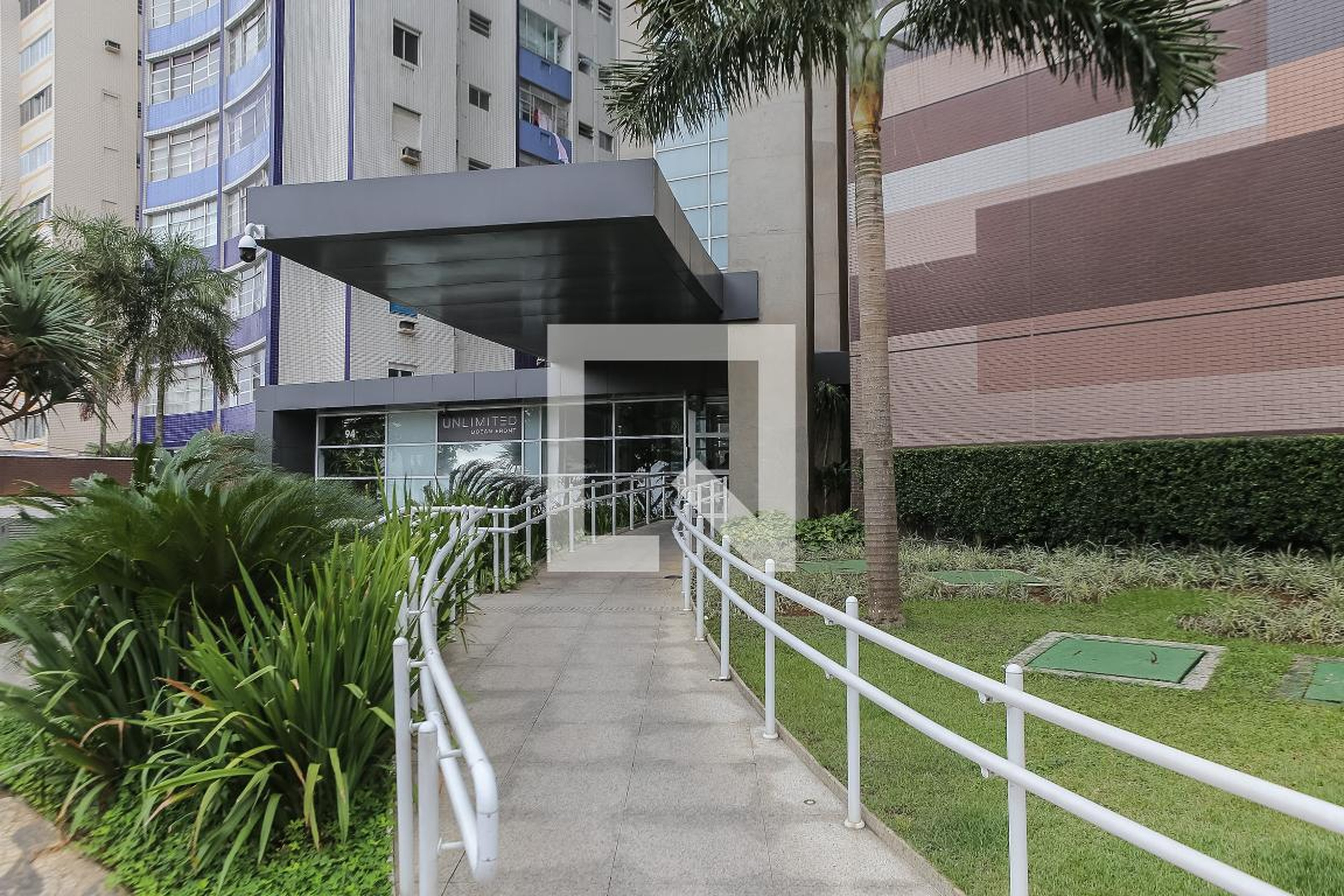 Entrada - Unlimited Ocean Front