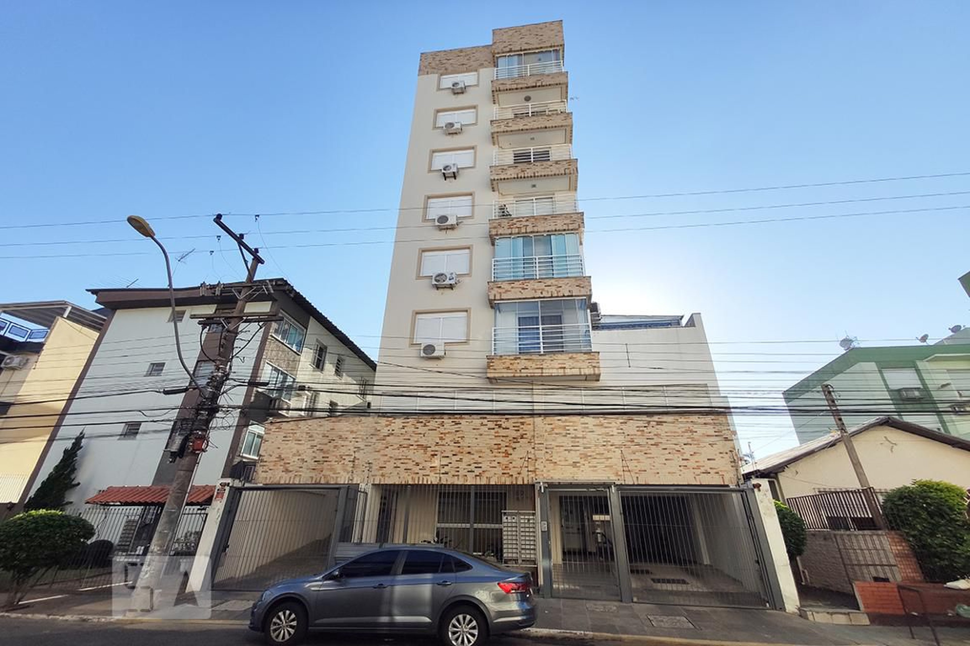 Fachada Condomínio em Rua Flôres da Cunha, 540