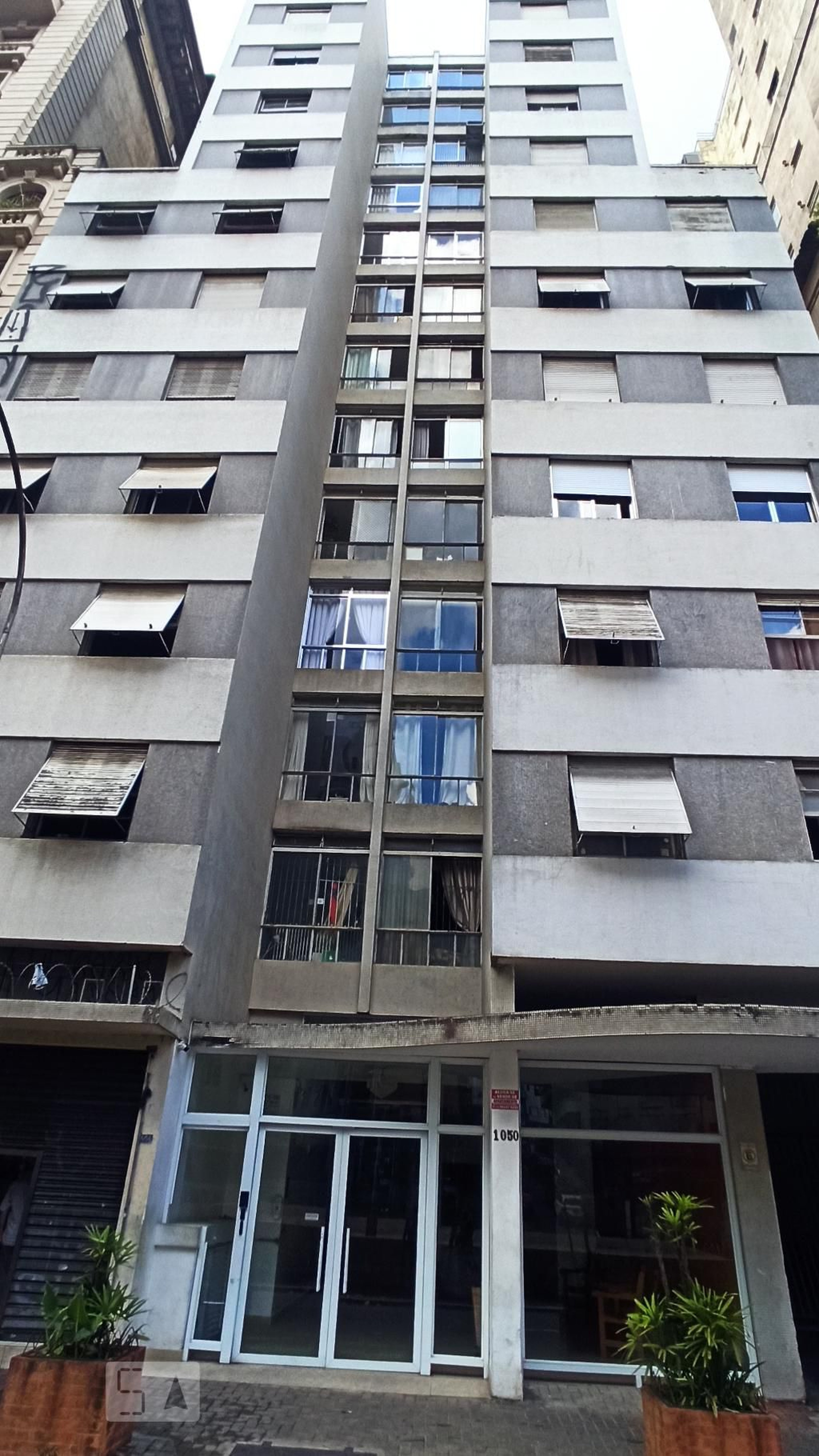 Fachada do Condomínio Condomínio Emboaba