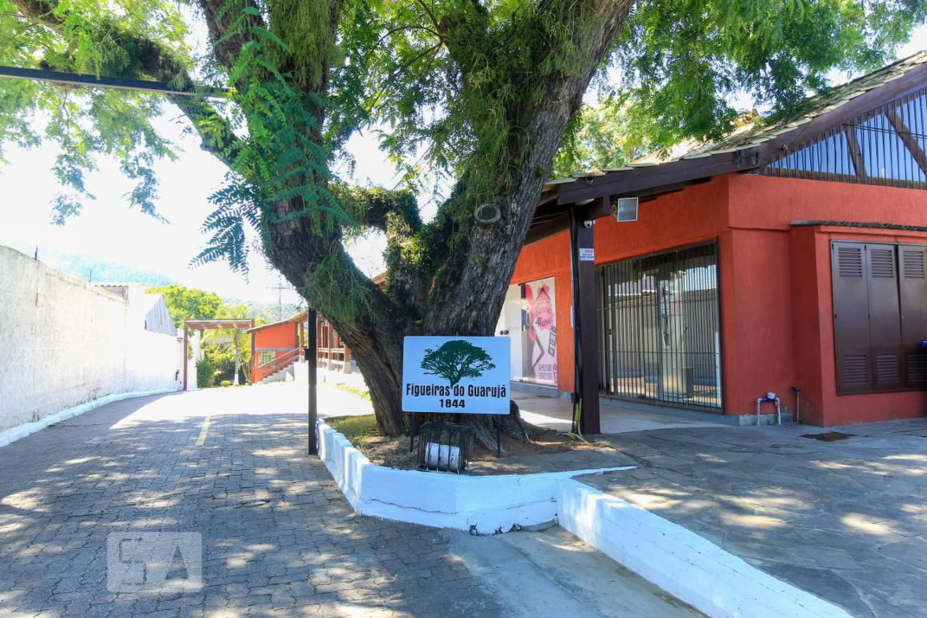 Fachada do Condomínio Condomínio Horizontal Figueiras do Guarujá