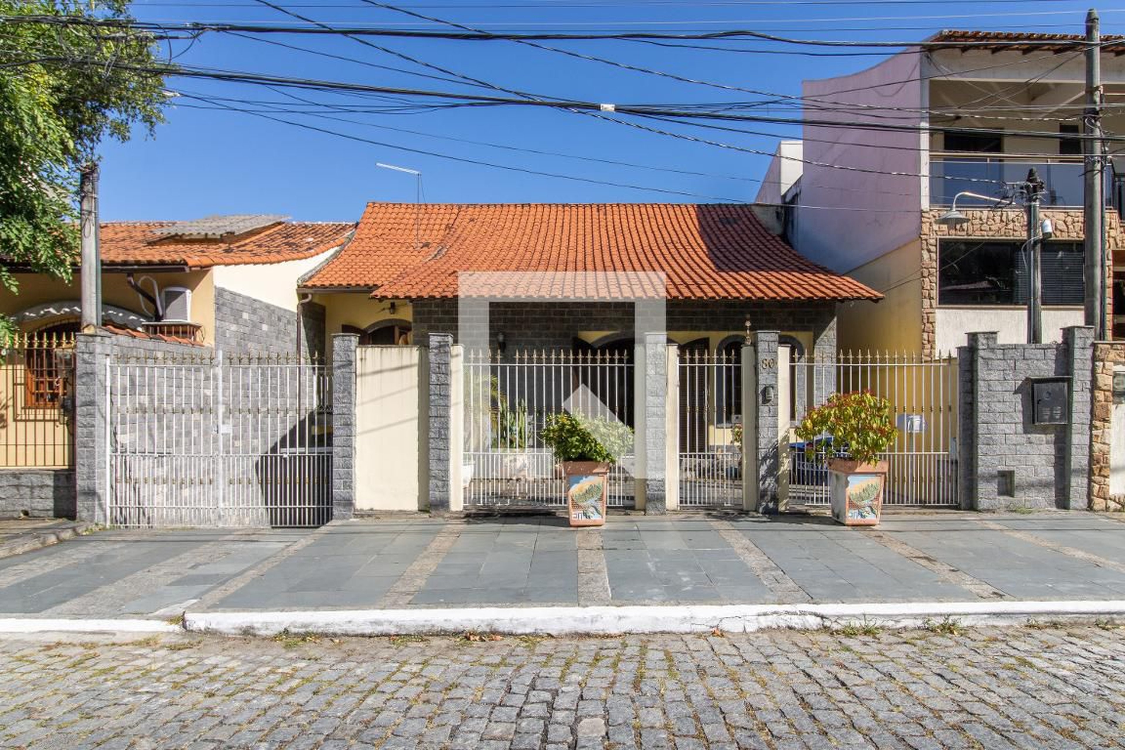 Fachada Condomínio em Rua Viriato Corrêa, 80