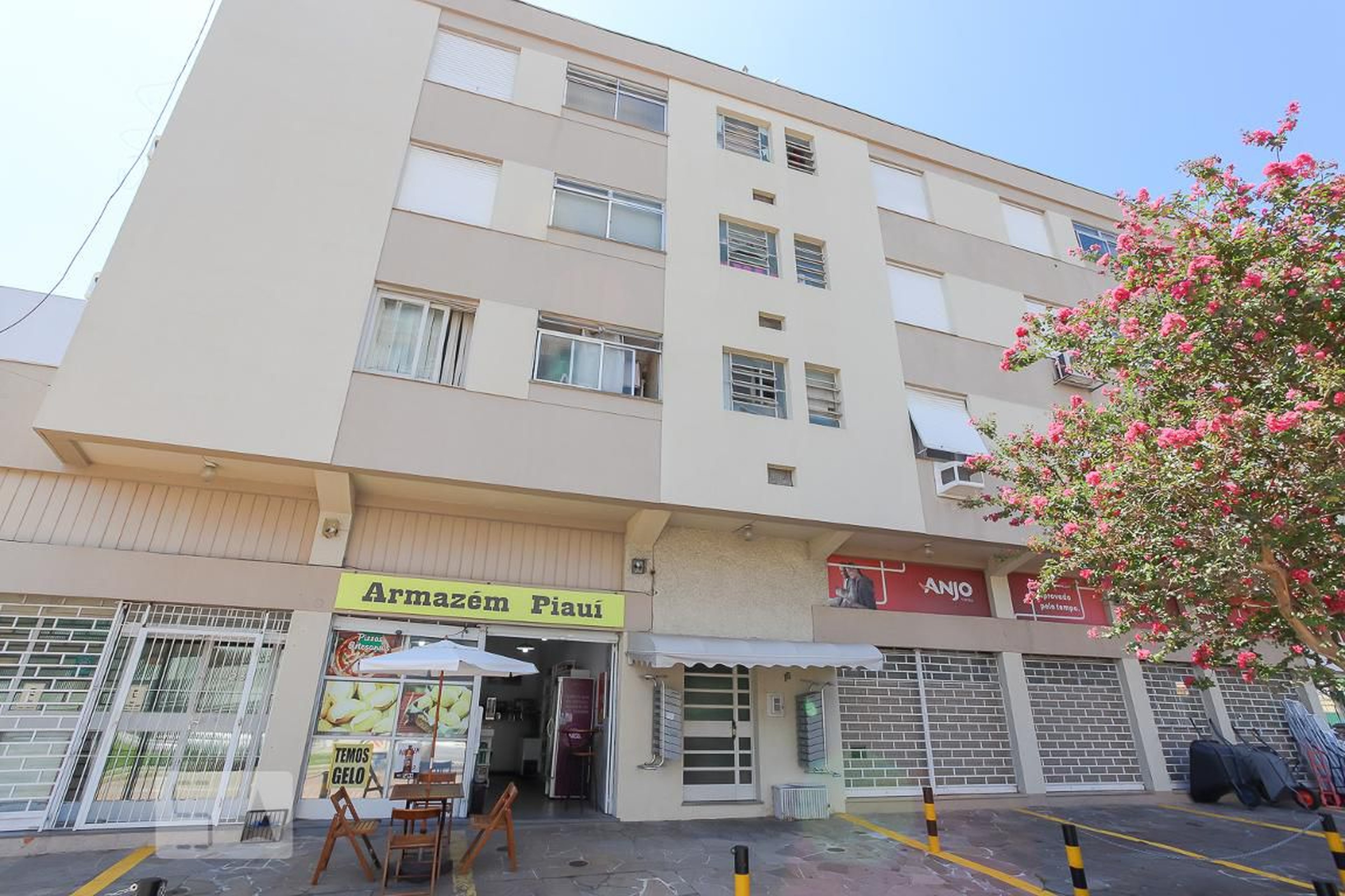 Fachada do Prédio Condomínio em Rua Piauí, 15