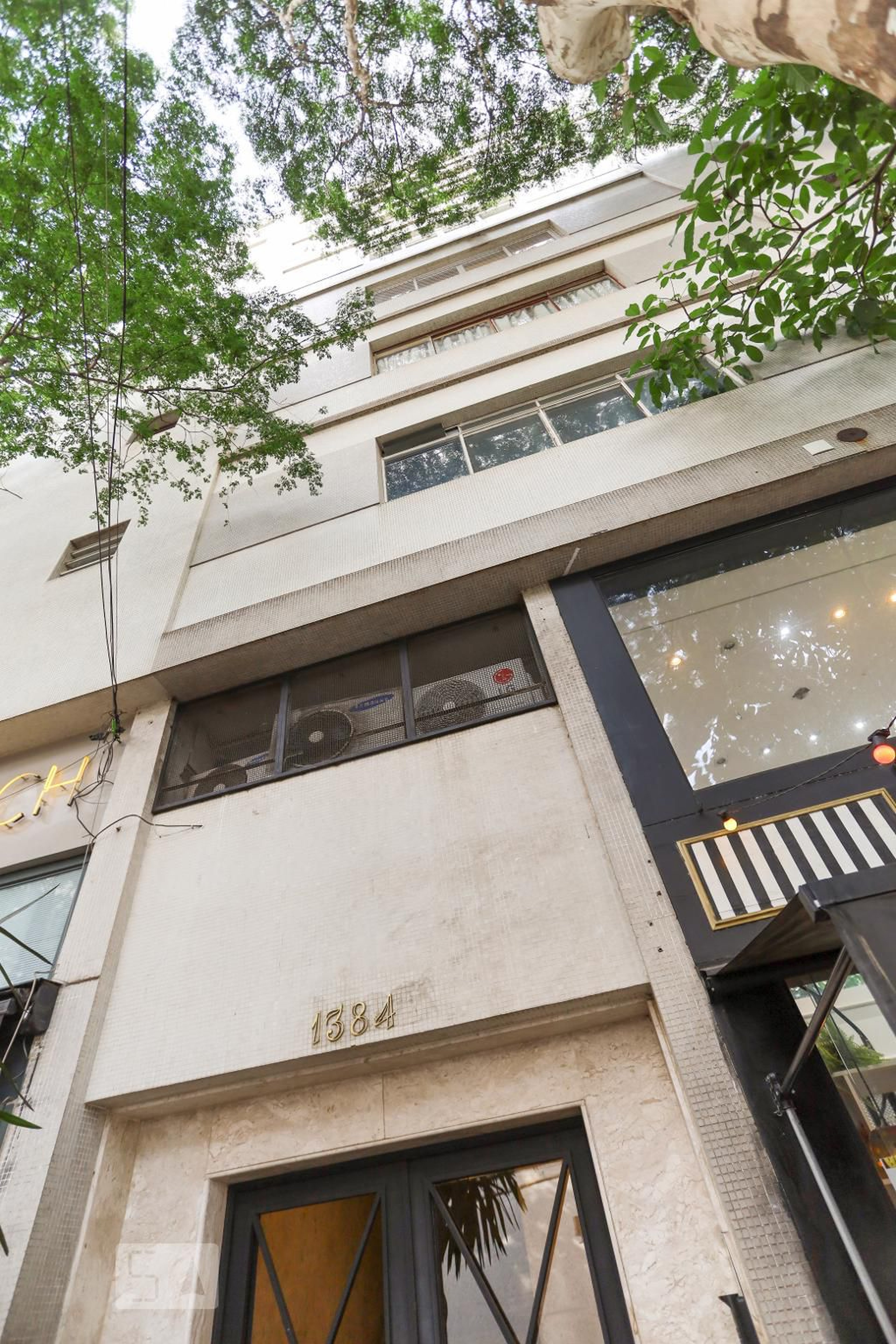 Fachada Condomínio em Rua Haddock Lobo, 138