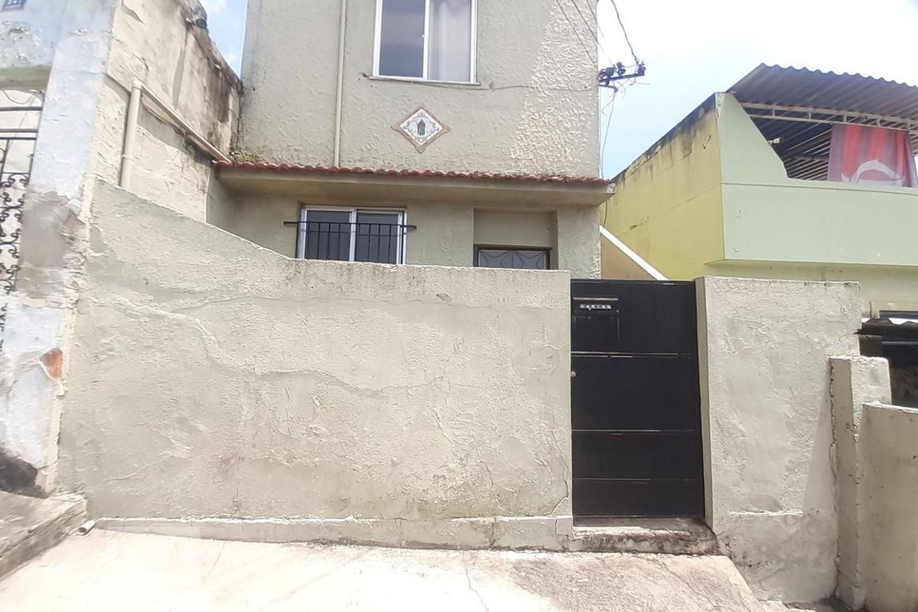 Fachada Condomínio em Rua Francisca Vidal, 249