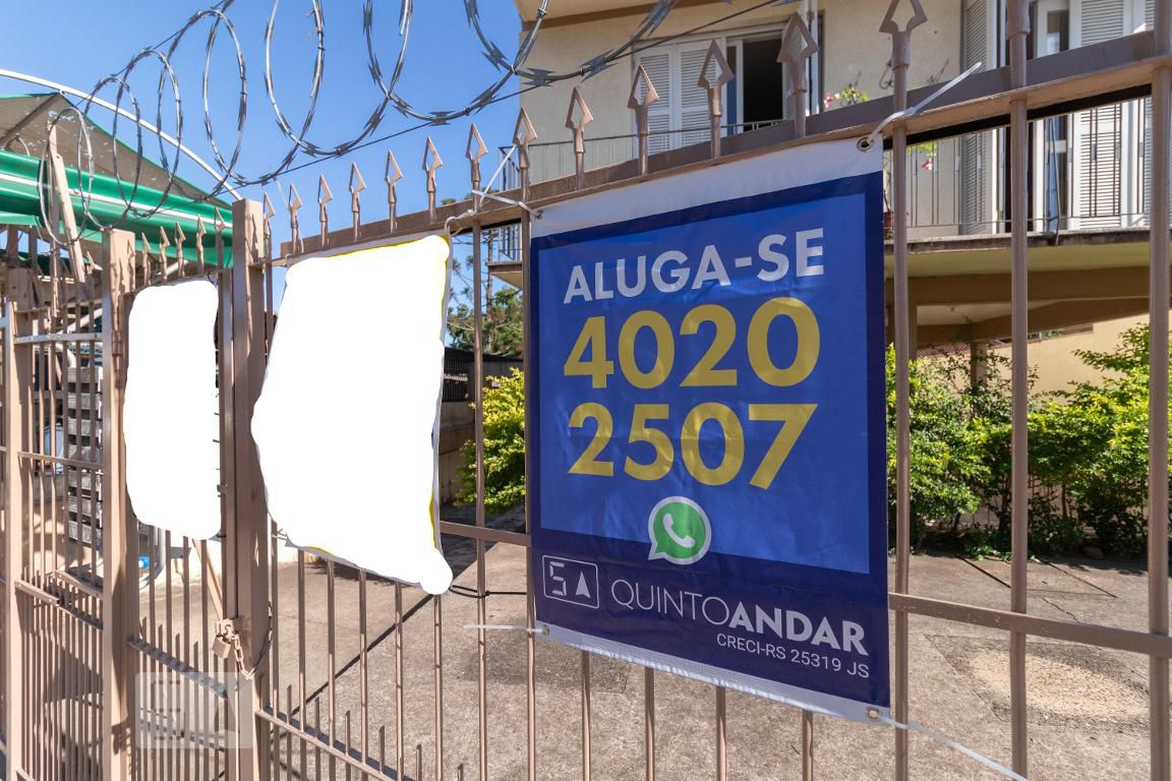 Fachada Condomínio em Rua Intendente Alfredo Azevedo, 176