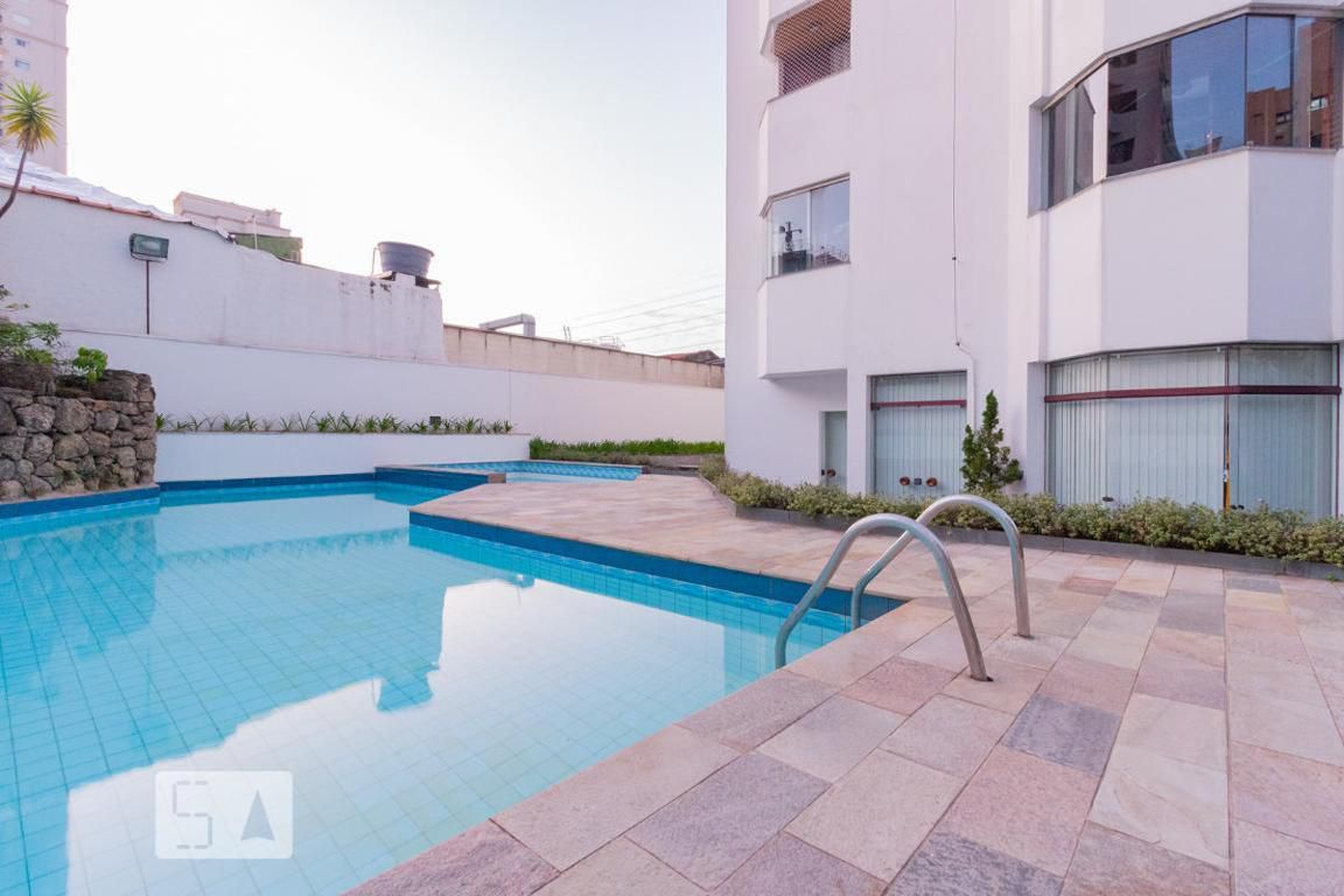 Piscina - Edifício Village