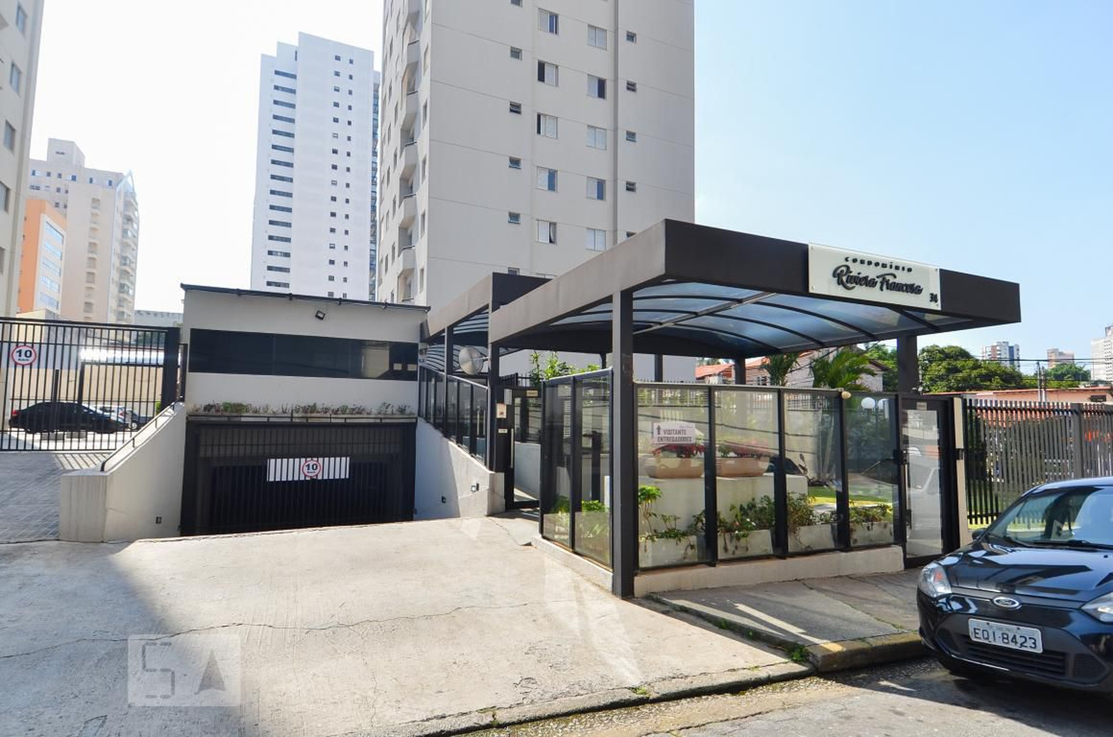 Fachada do Condomínio Condomínio Riviera Francesa