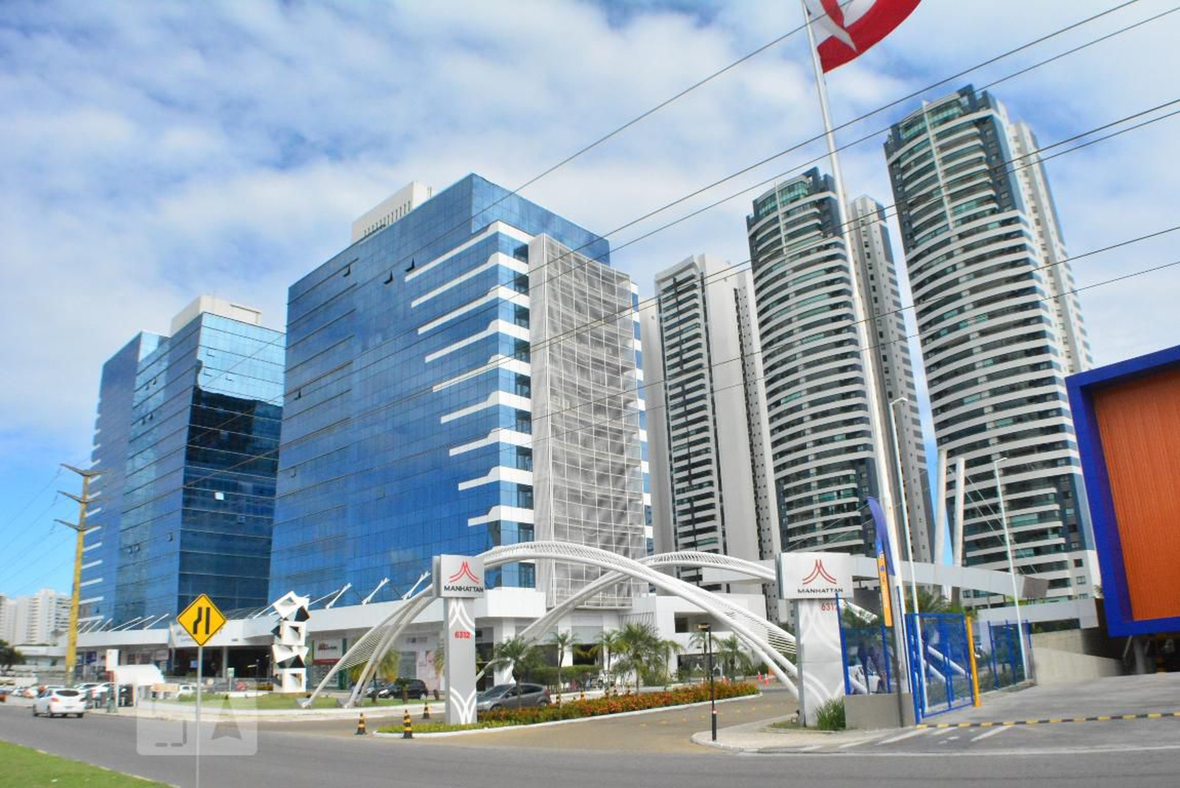 Fachada do Condomínio Condomínio Manhattan