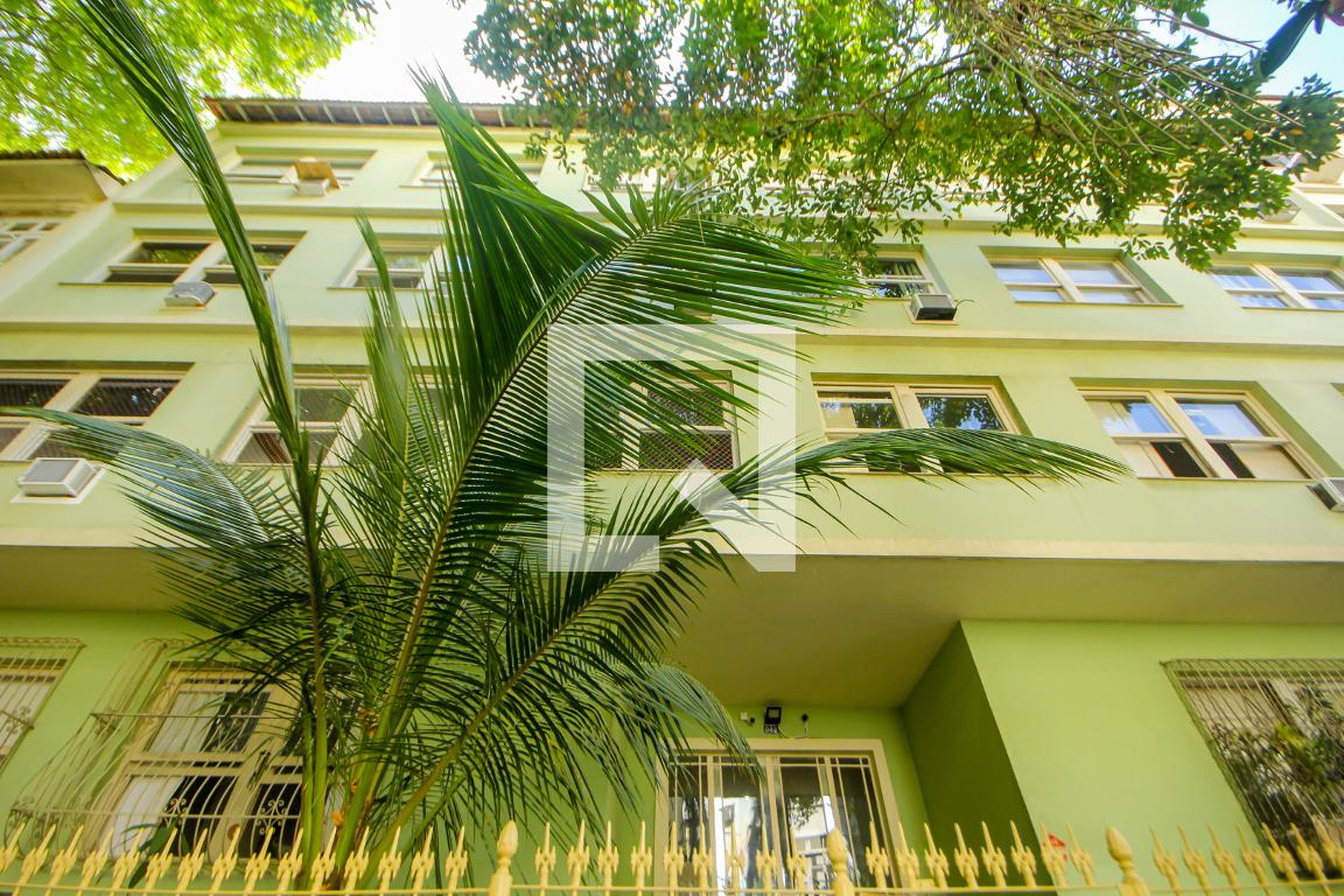 Fachada Condomínio em Rua Maestro Francisco Braga, 533