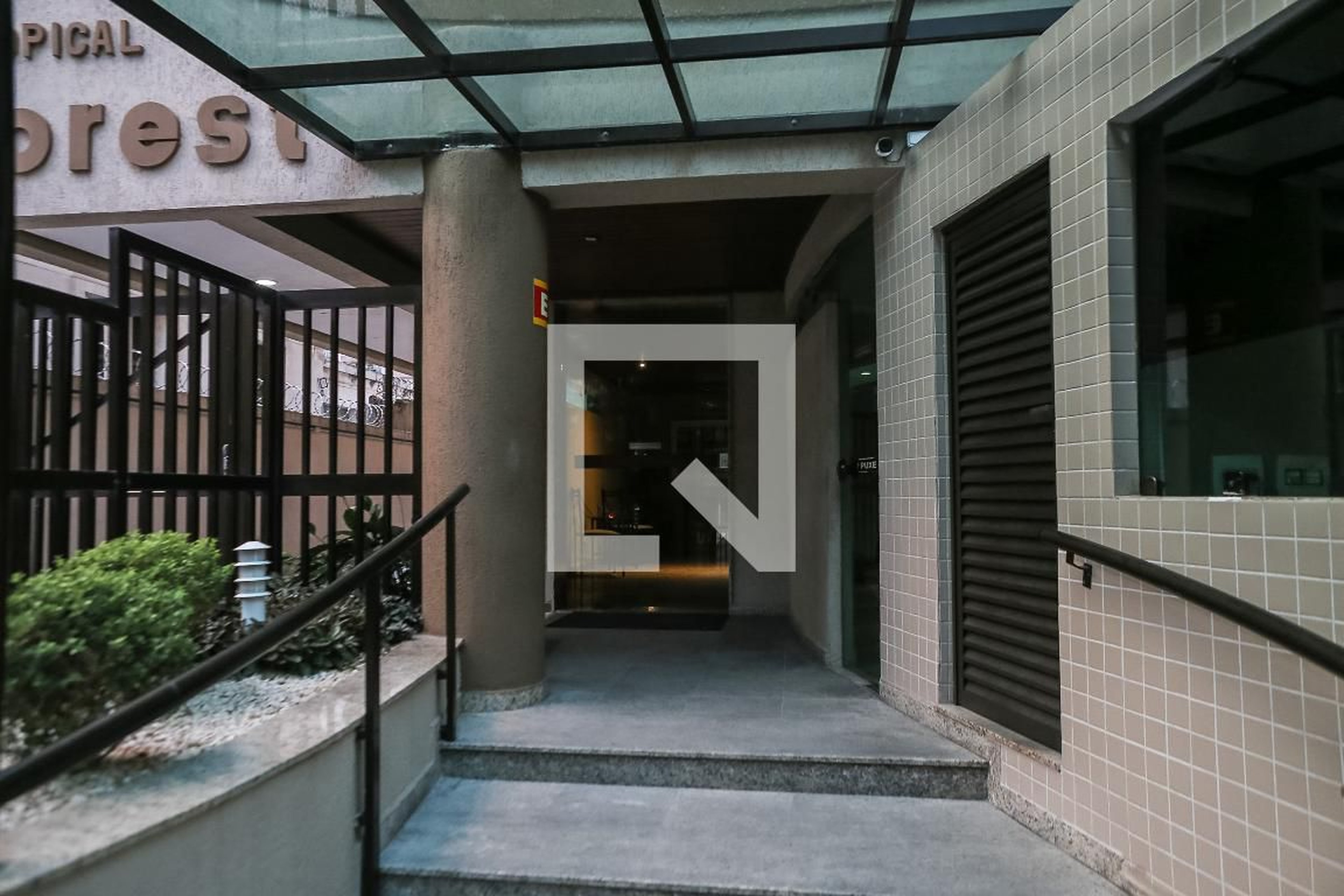 Entrada - Edificio Forest