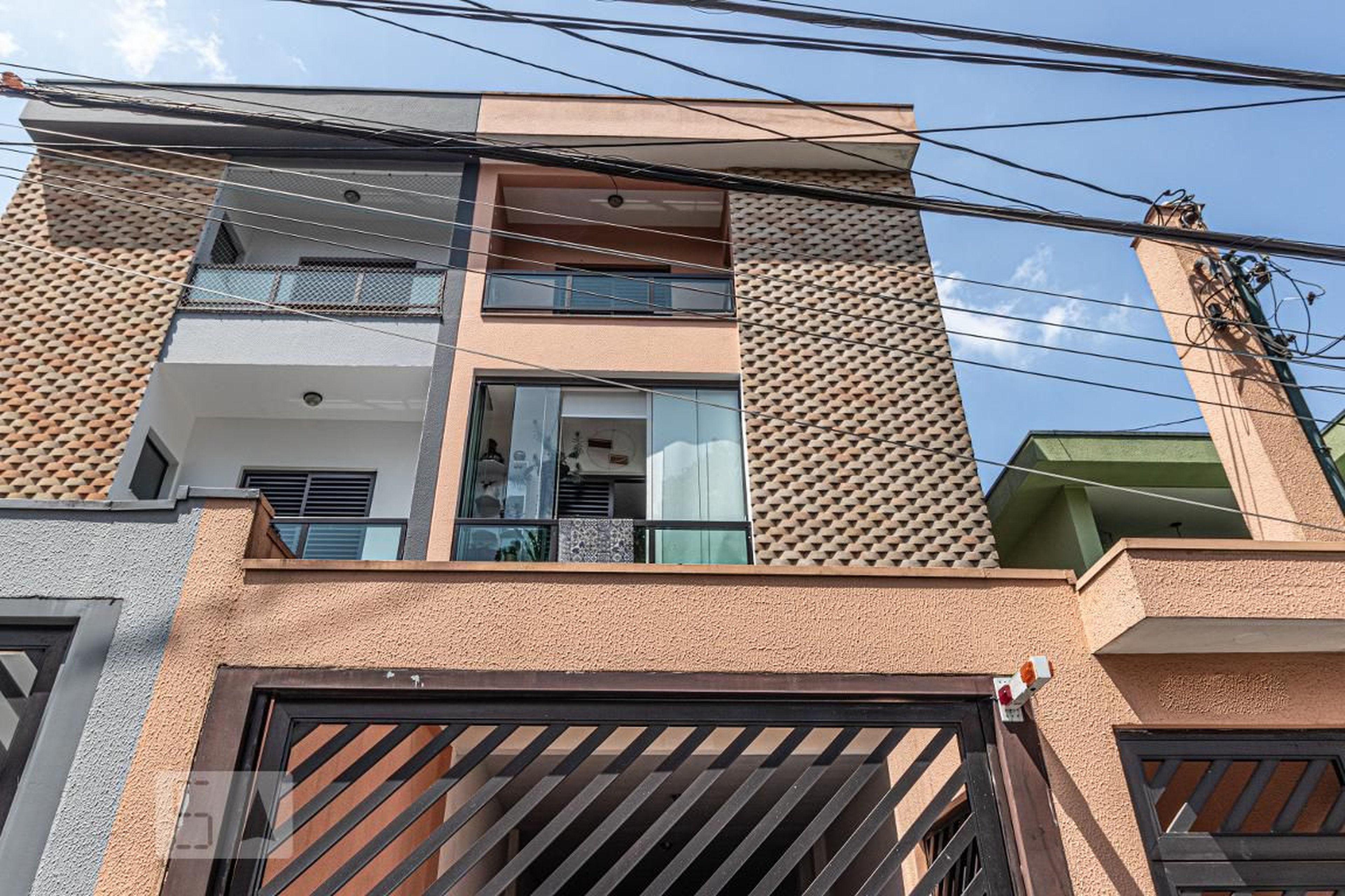 Fachada do Condomínio Condomínio em Rua Abernesia, 394