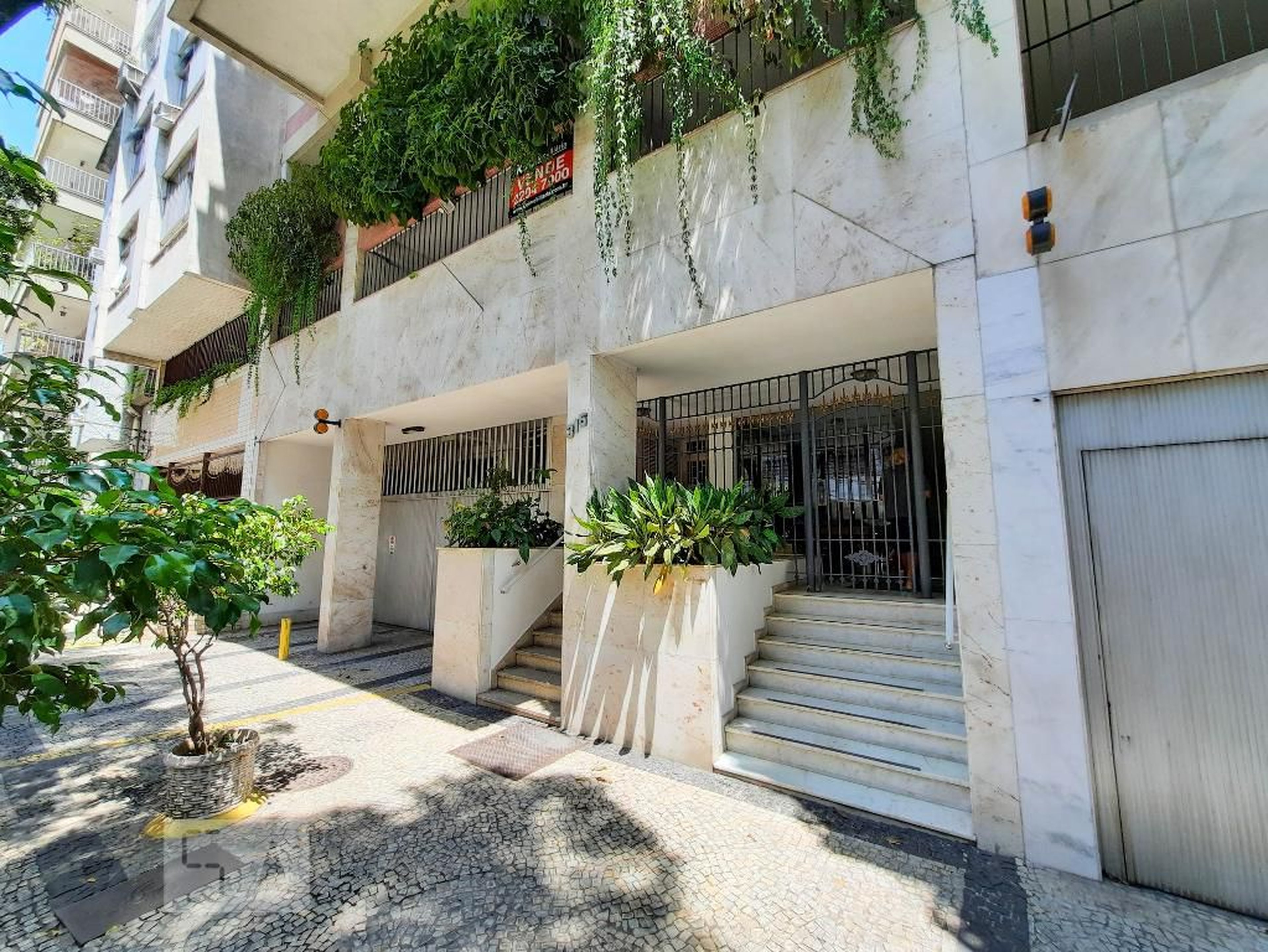 Fachada Condomínio em Rua Professor Gabizo, 315