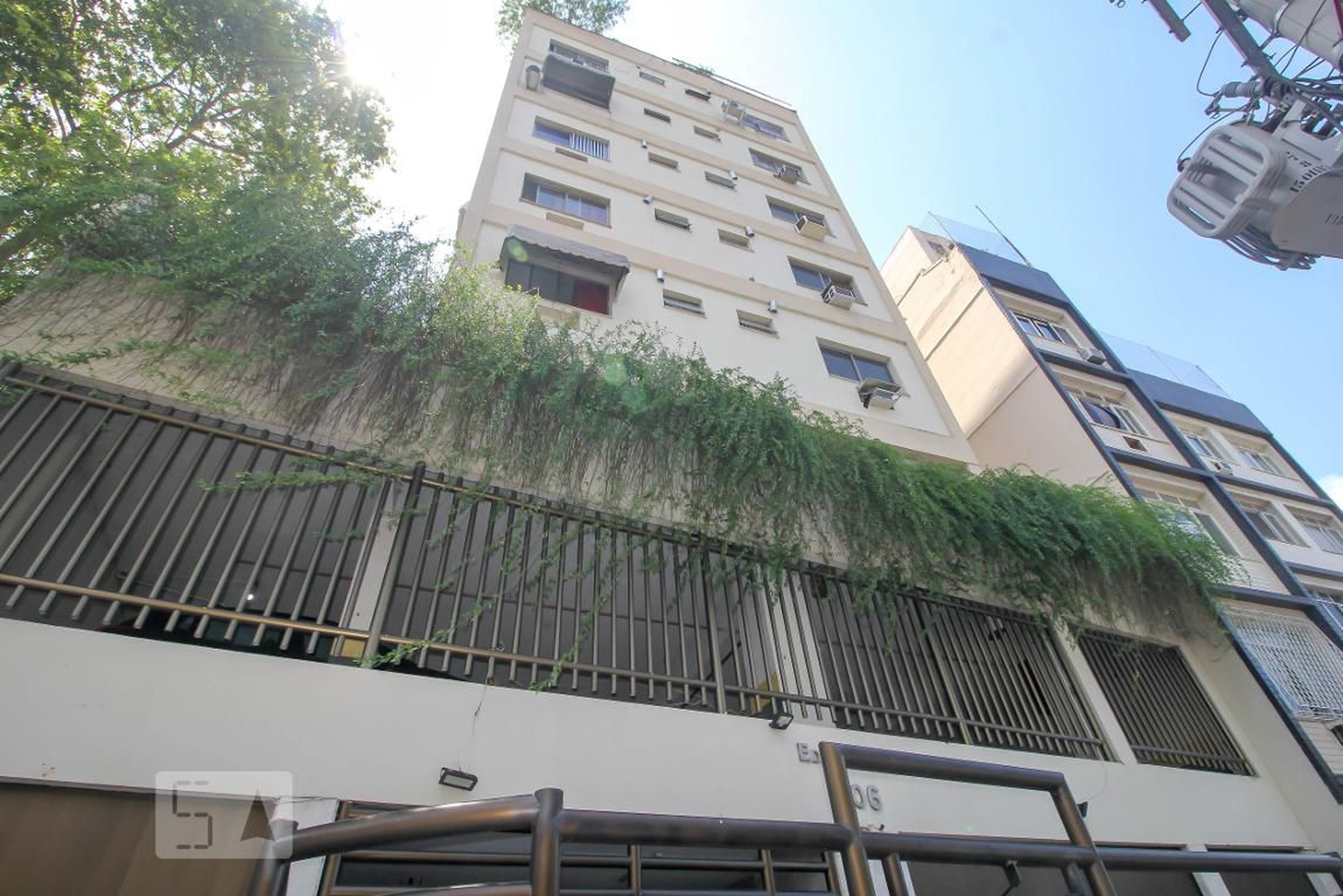 Fachada do Prédio Condomínio em Rua Correia Dutra, 306