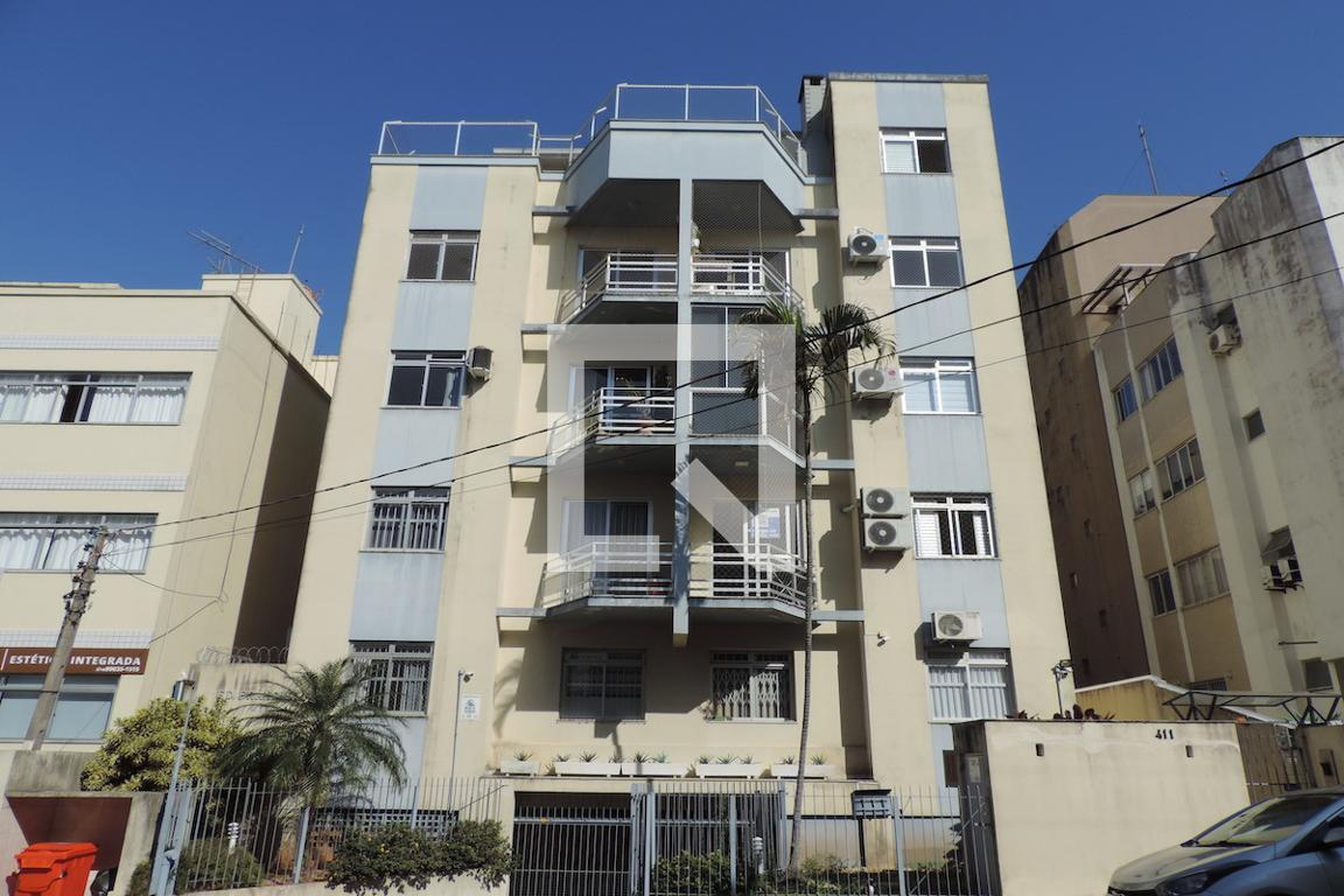 Fachada do Condomínio Condomínio em Rua Doutor Abel Capela, 422