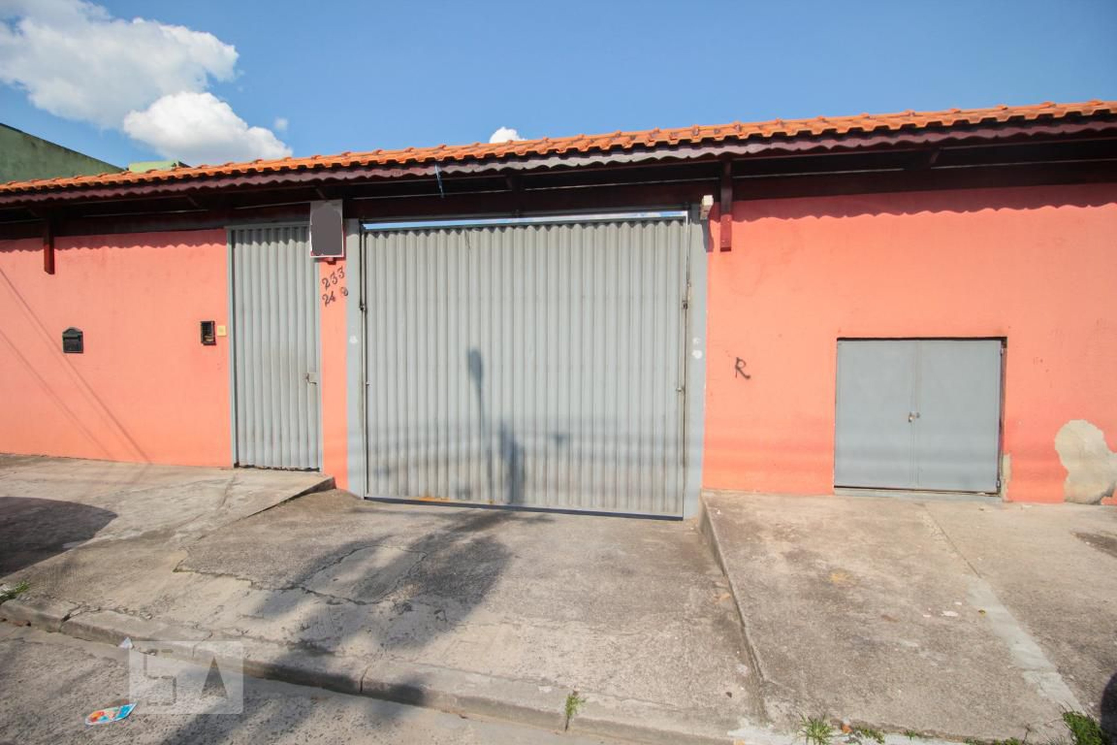 Fachada do Condomínio Condomínio em Rua Sebastião Miguel da Silva, 233