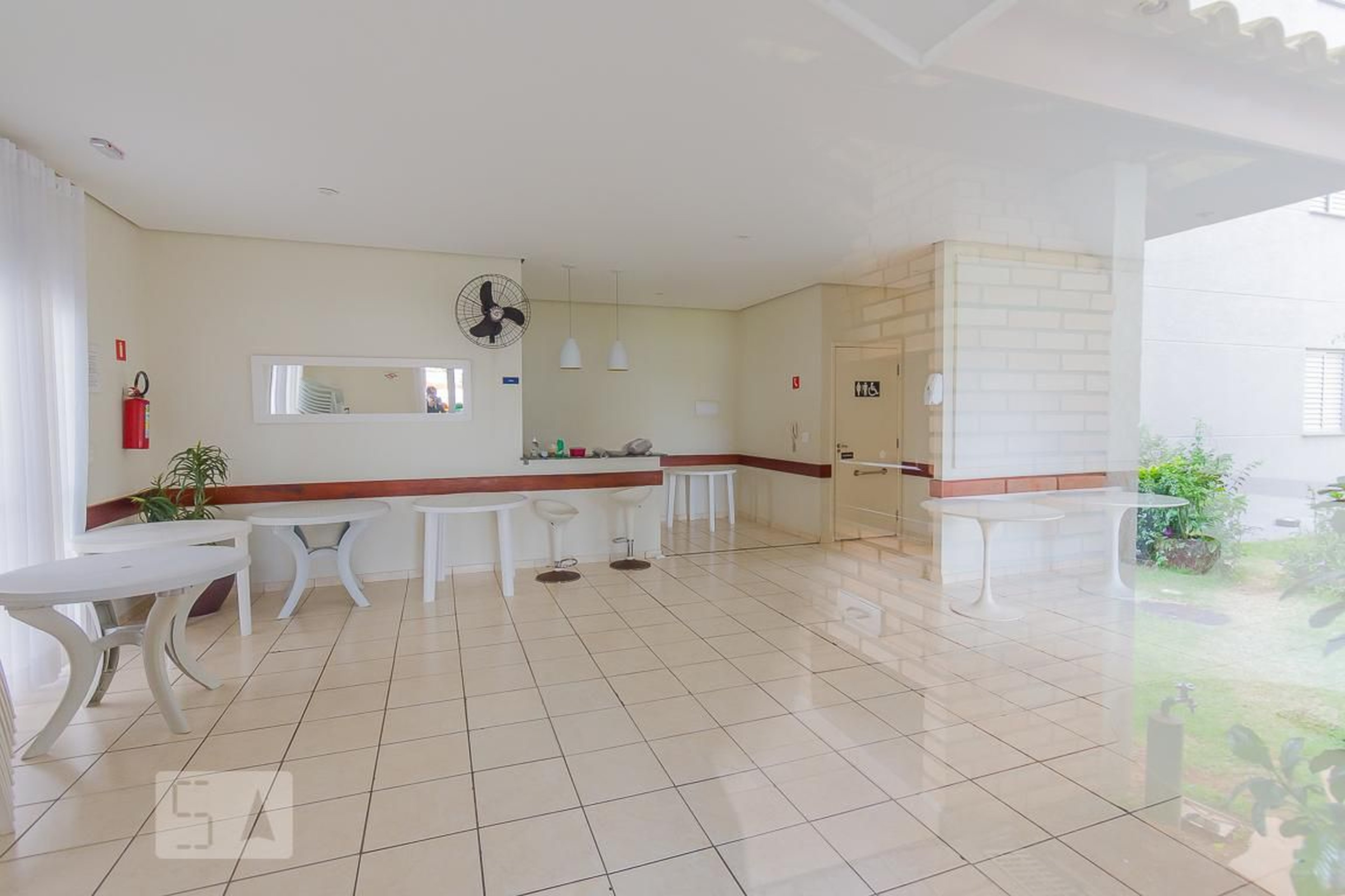 Salão de Festas - Poema