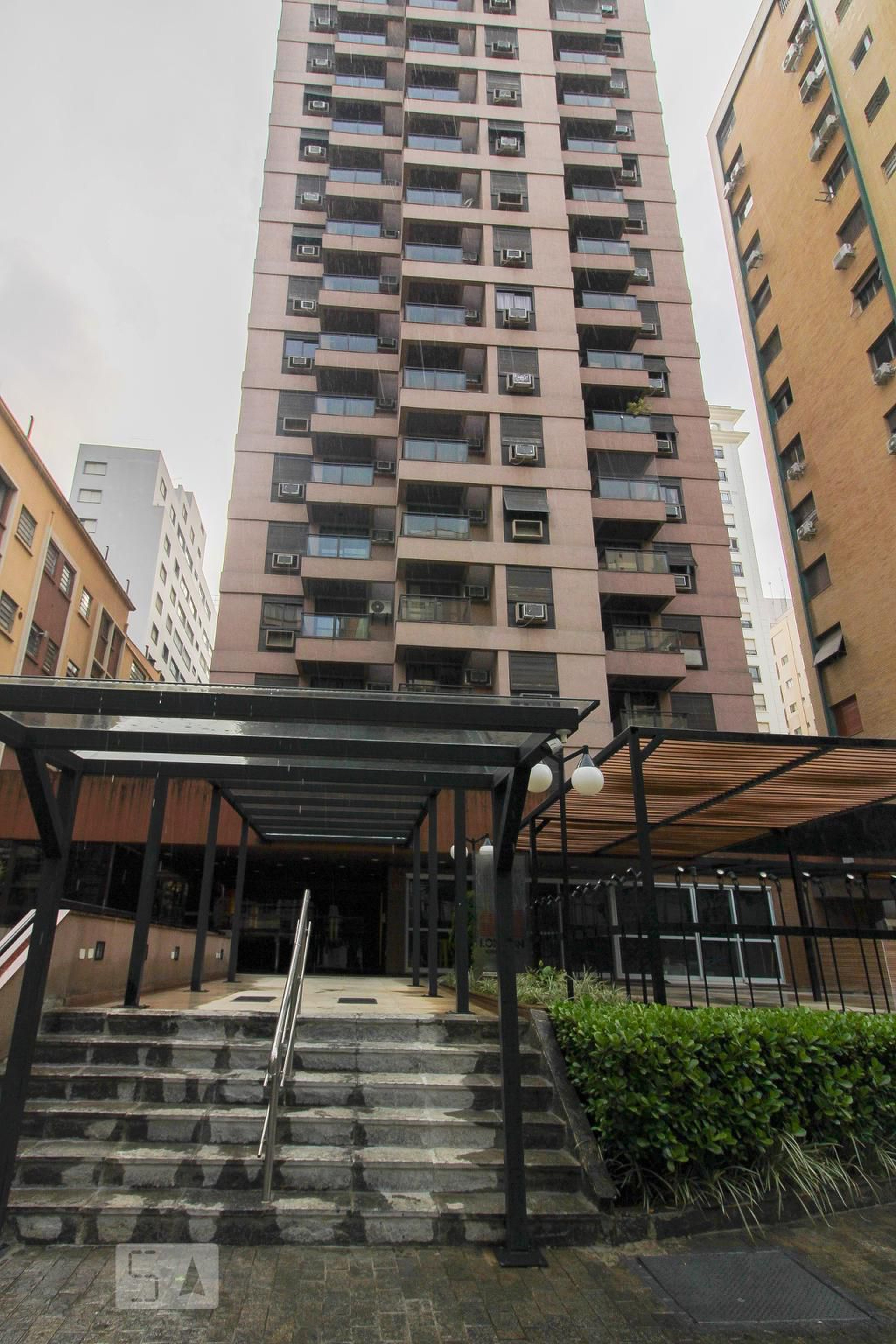 Fachada do Prédio Condomínio London Oton Flat