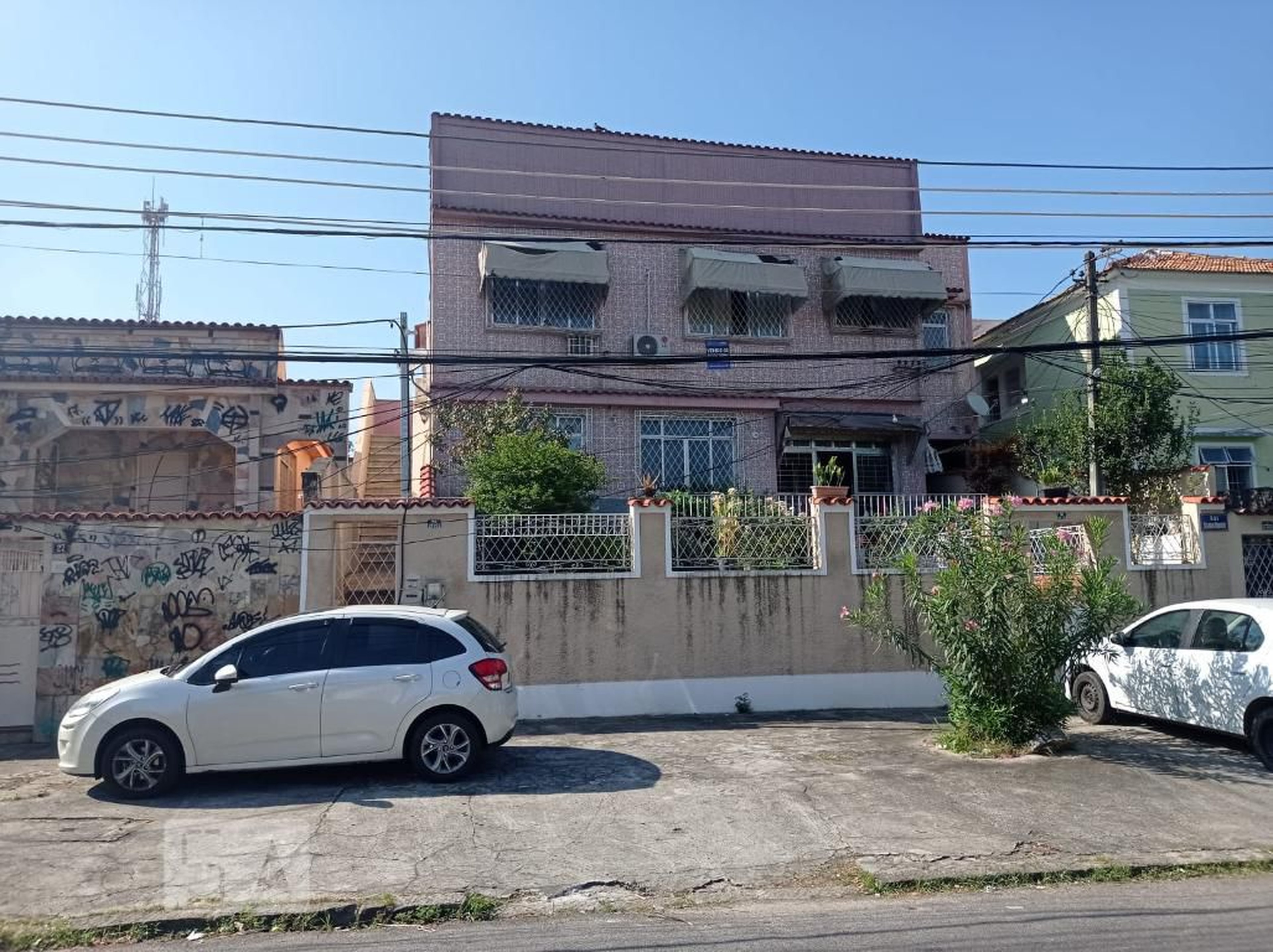 Fachada Condomínio em Rua Silviano Brandão, 31