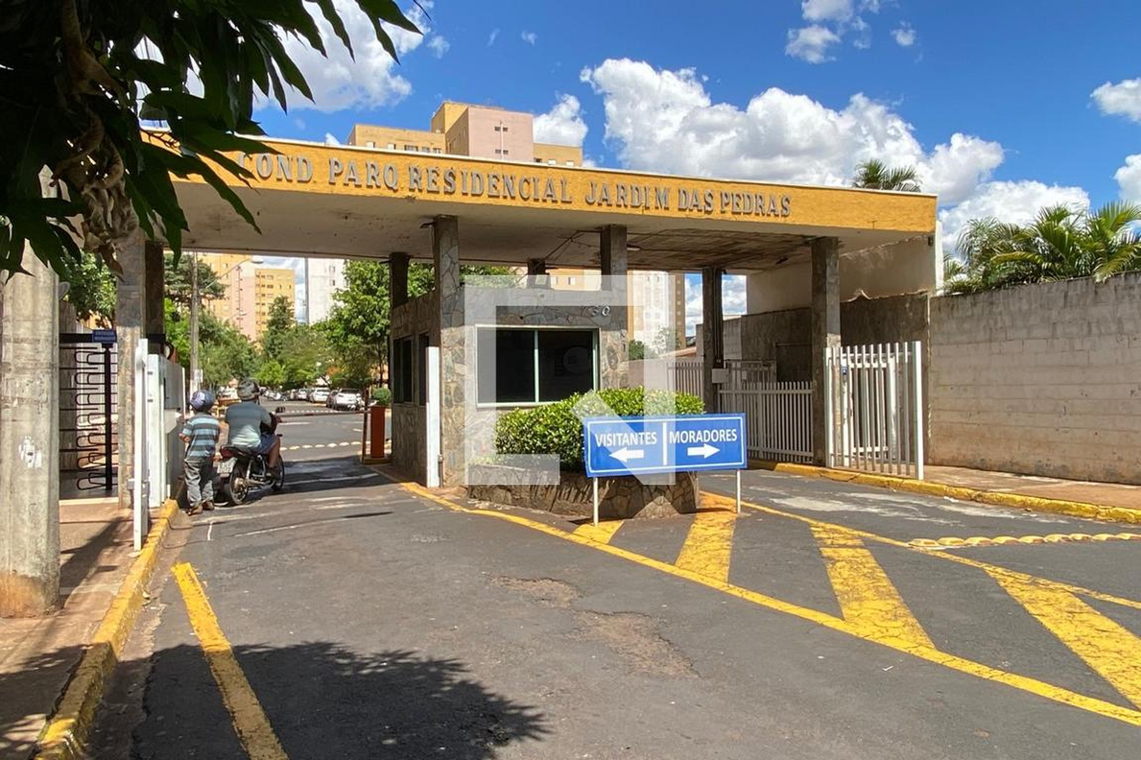 Fachada Condomínio ominío Parque Residencial Jardim das Pedras