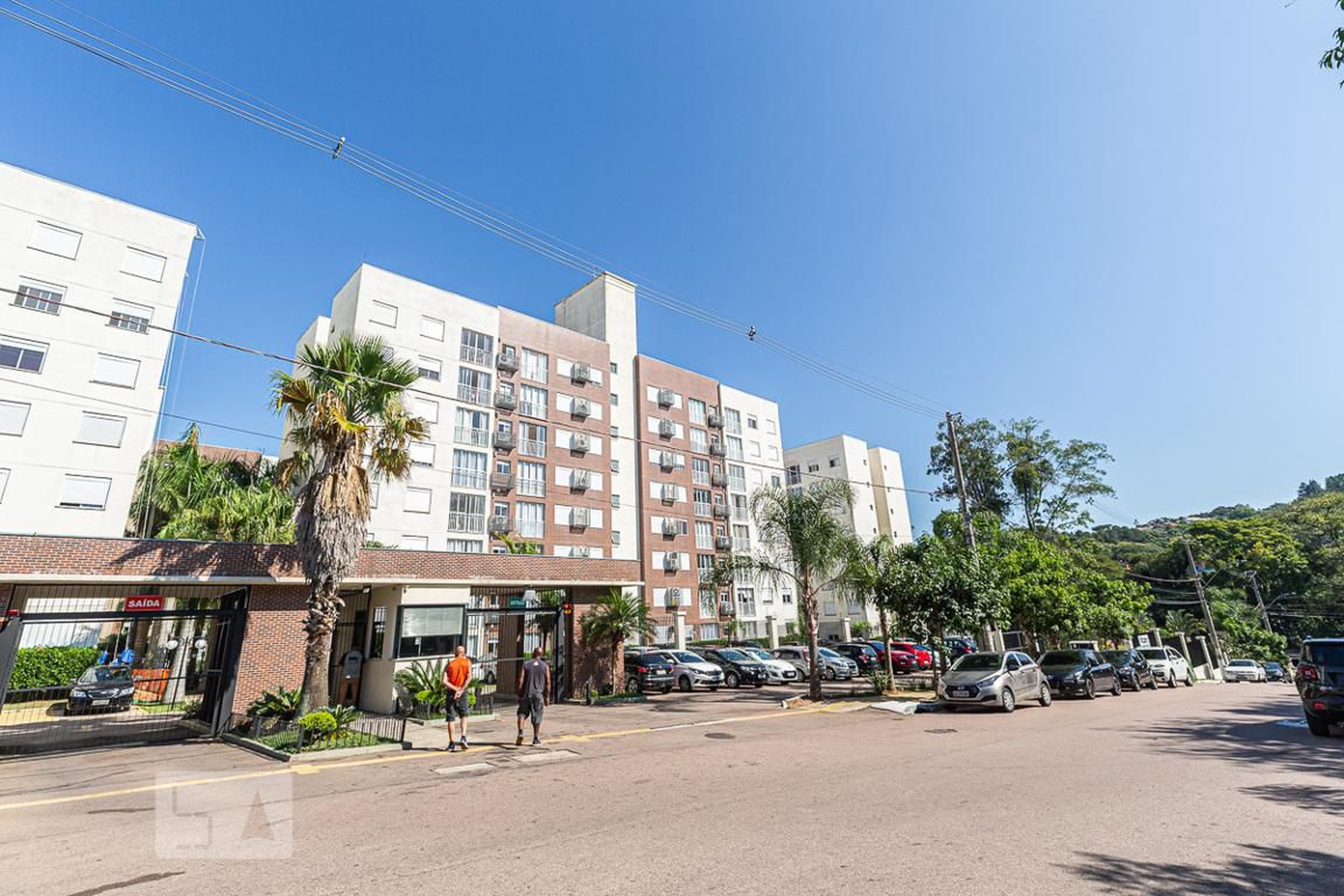 Fachada Condomínio em Rua Walton Pontes Carpes, 49