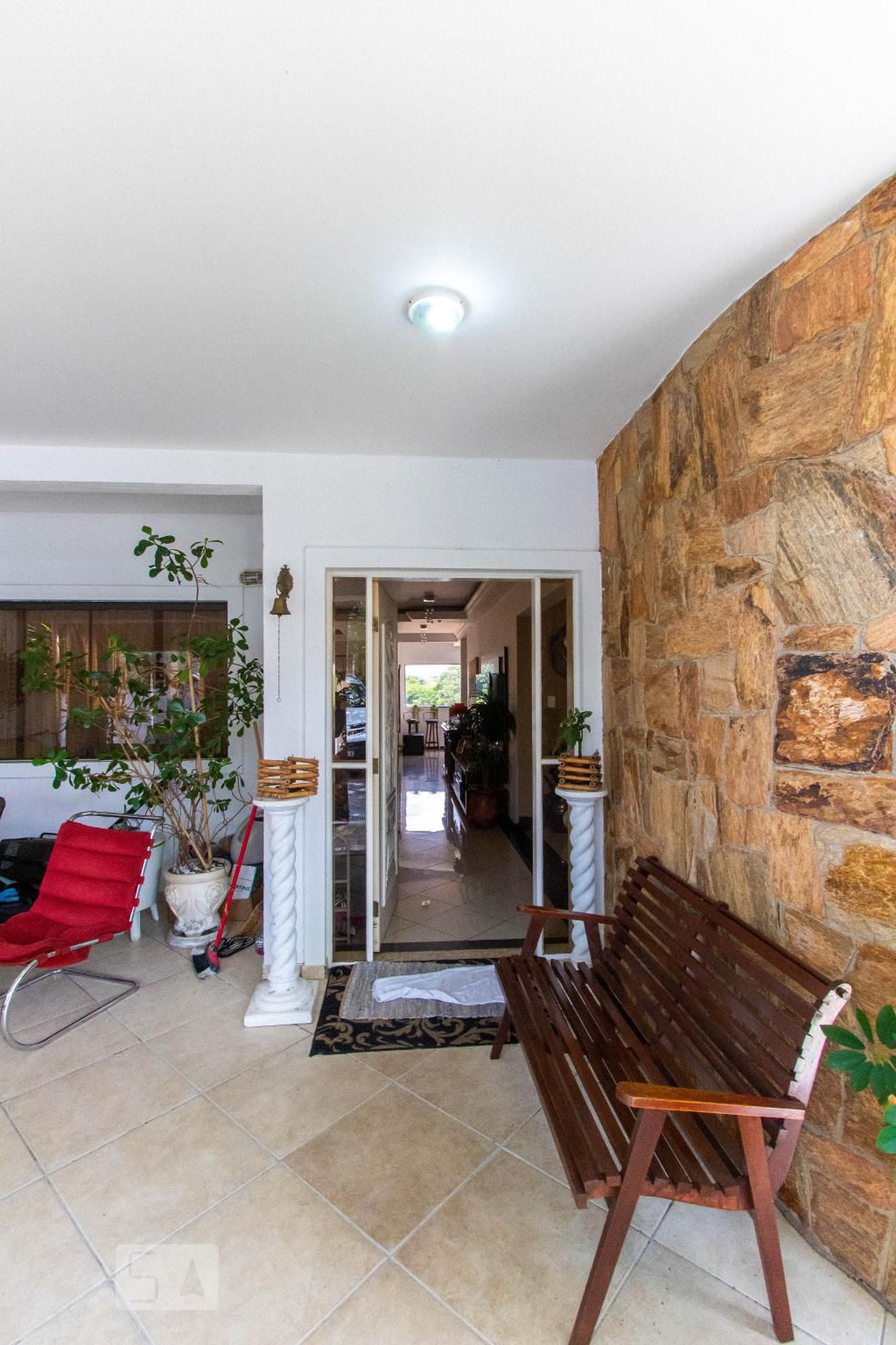 Entrada Condomínio em Rua Mendonça Furtado, 596