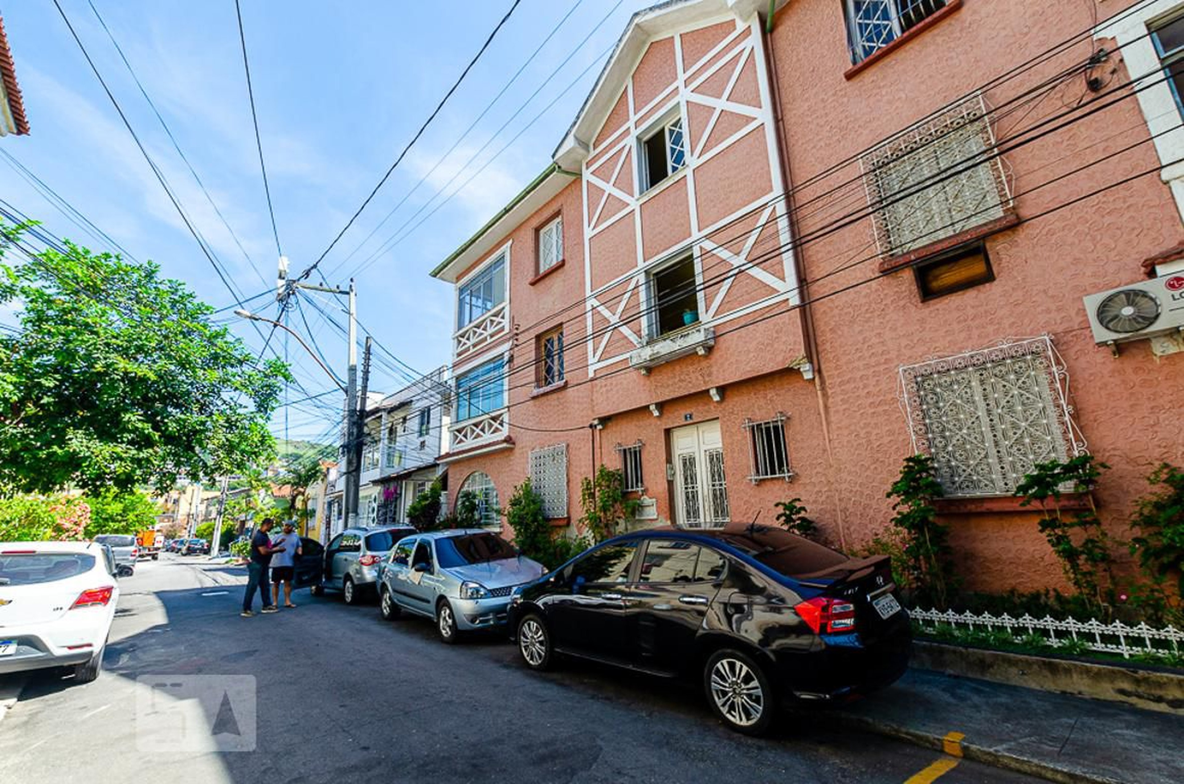 Fachada Condomínio em Rua Sérgio Vergueiro da Cruz, 2