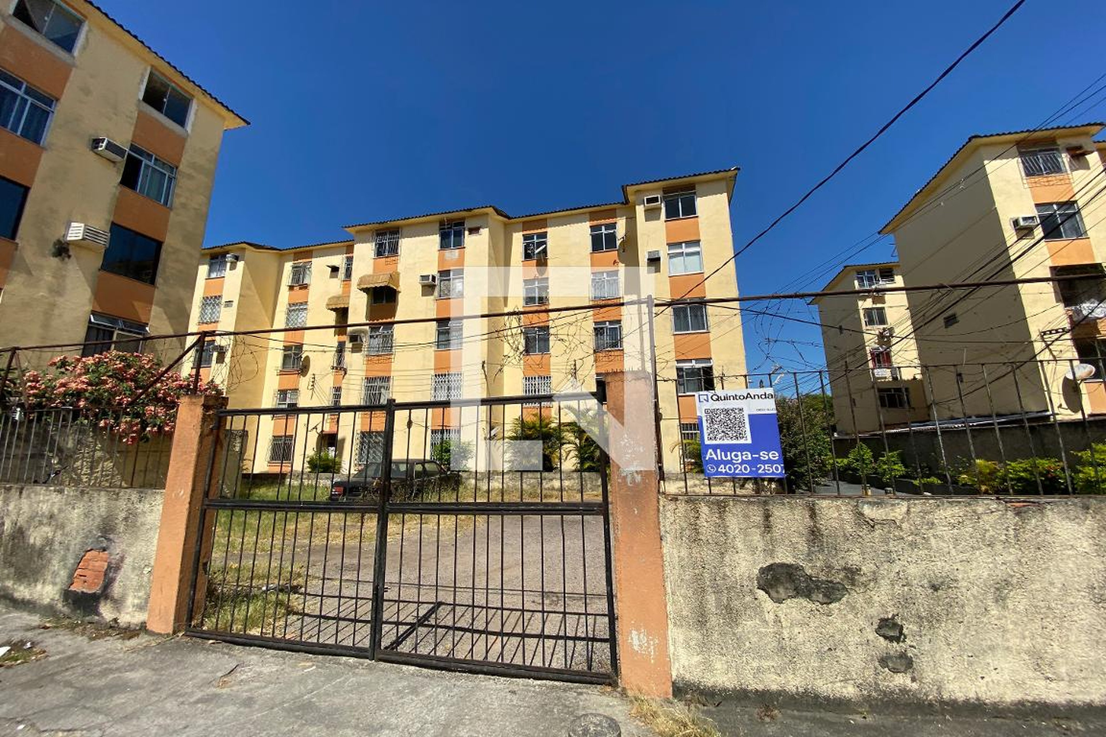 Fachada Condomínio em Rua Carlos Gonçalves Penna, 171