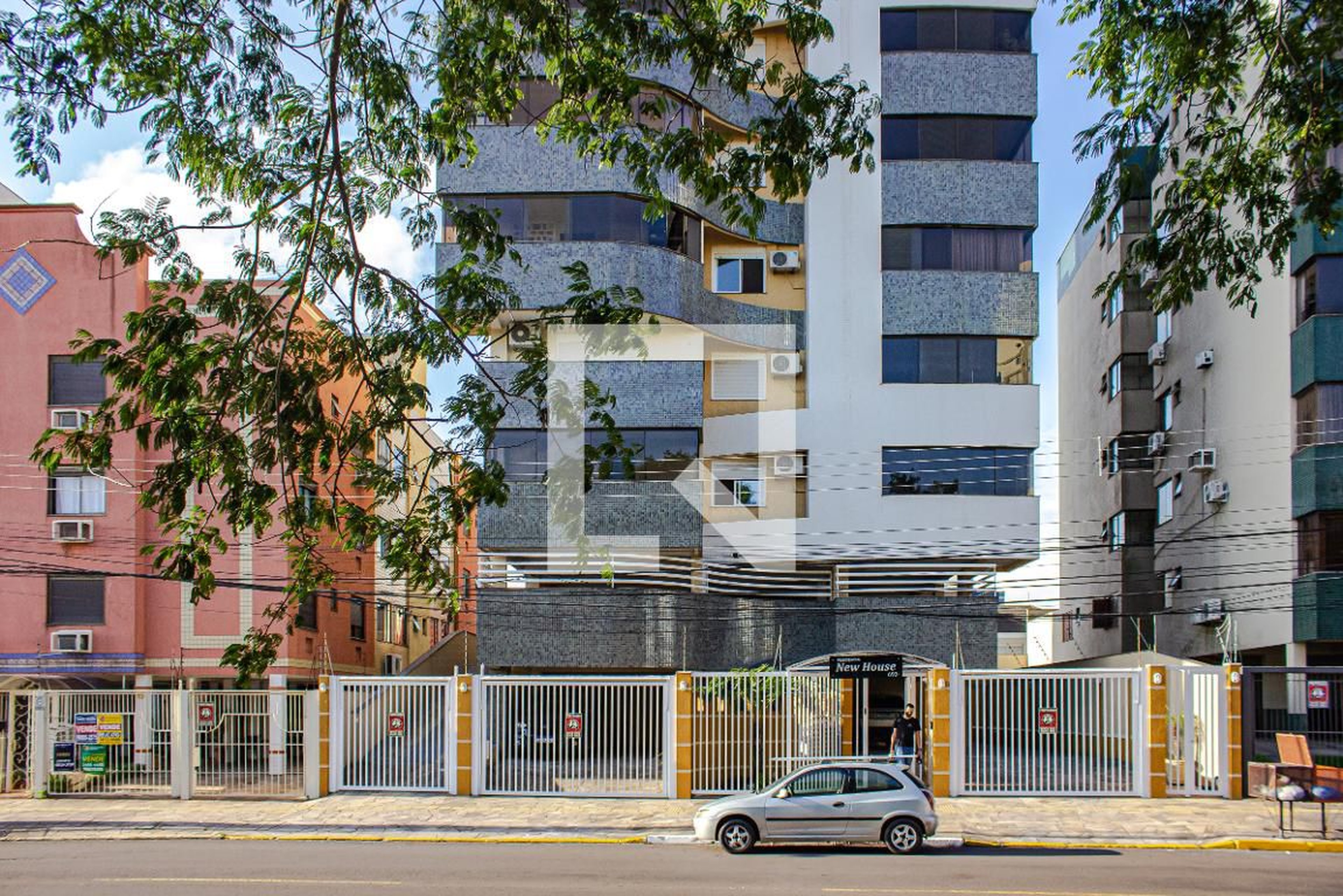 Fachada do Condomínio Condomínio New House